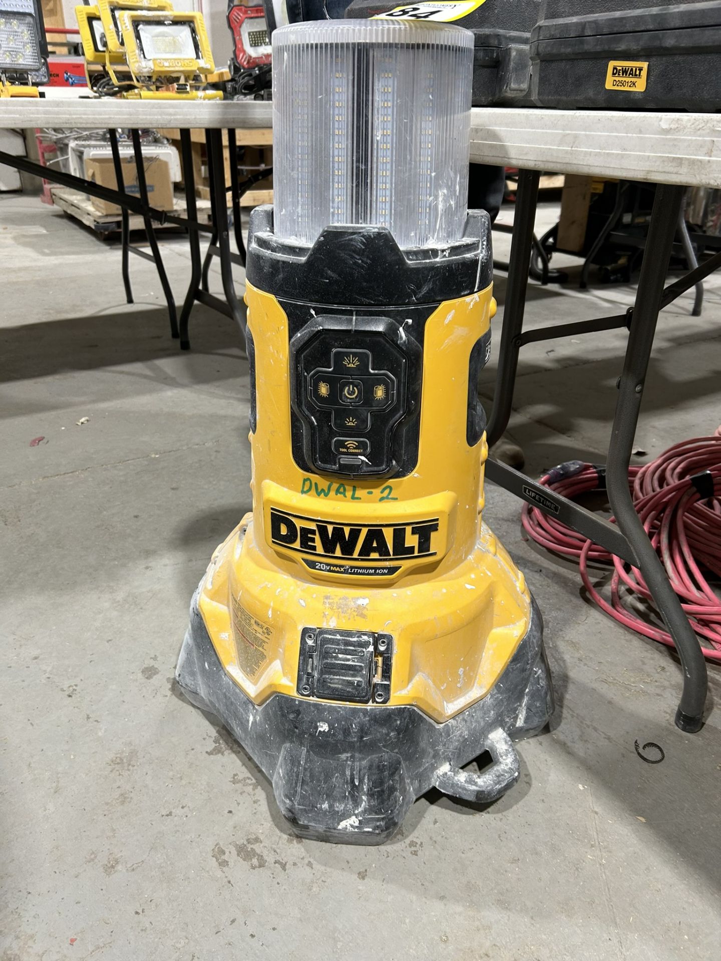 DEWALT DCL070 ELEC./CORDLESS BLUETOOTH LARGE AREA LED LIGHT W/ BUILT IN BATTERY CHARGER