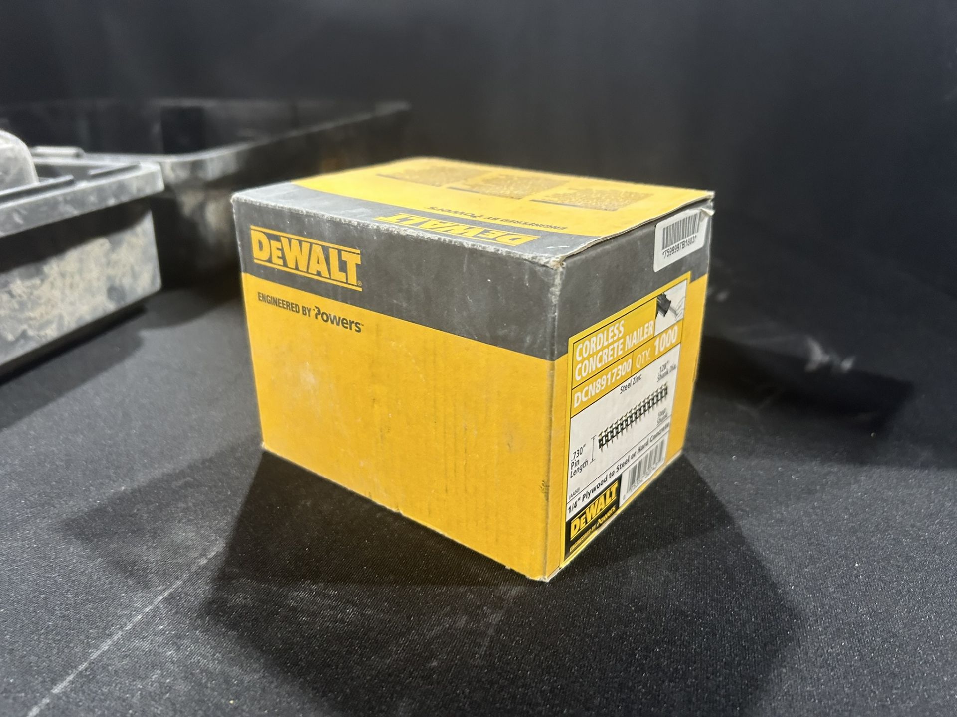 DEWALT DCN891 CORDLESS CONCRETE NAILER W/ BATTERY AND CHARGER - Image 7 of 8