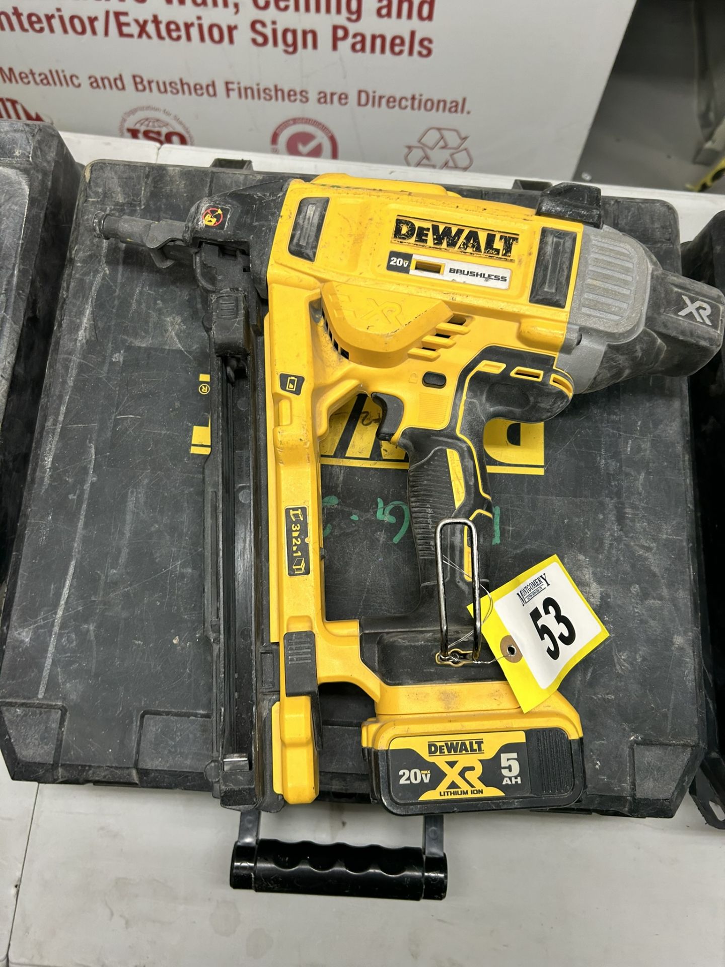 DEWALT DCN891 CORDLESS CONCRETE NAILER W/ BATTERY AND CHARGER