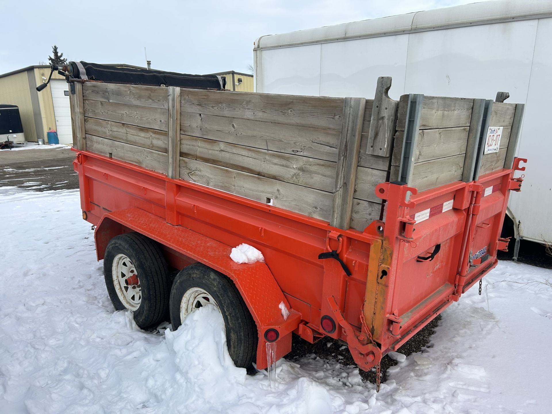 10 FT X 5 FT T/A HYD. DUMP TRAILER W/ STOCK RACKS, ROLLING COVER S/N 041734 - Image 5 of 6