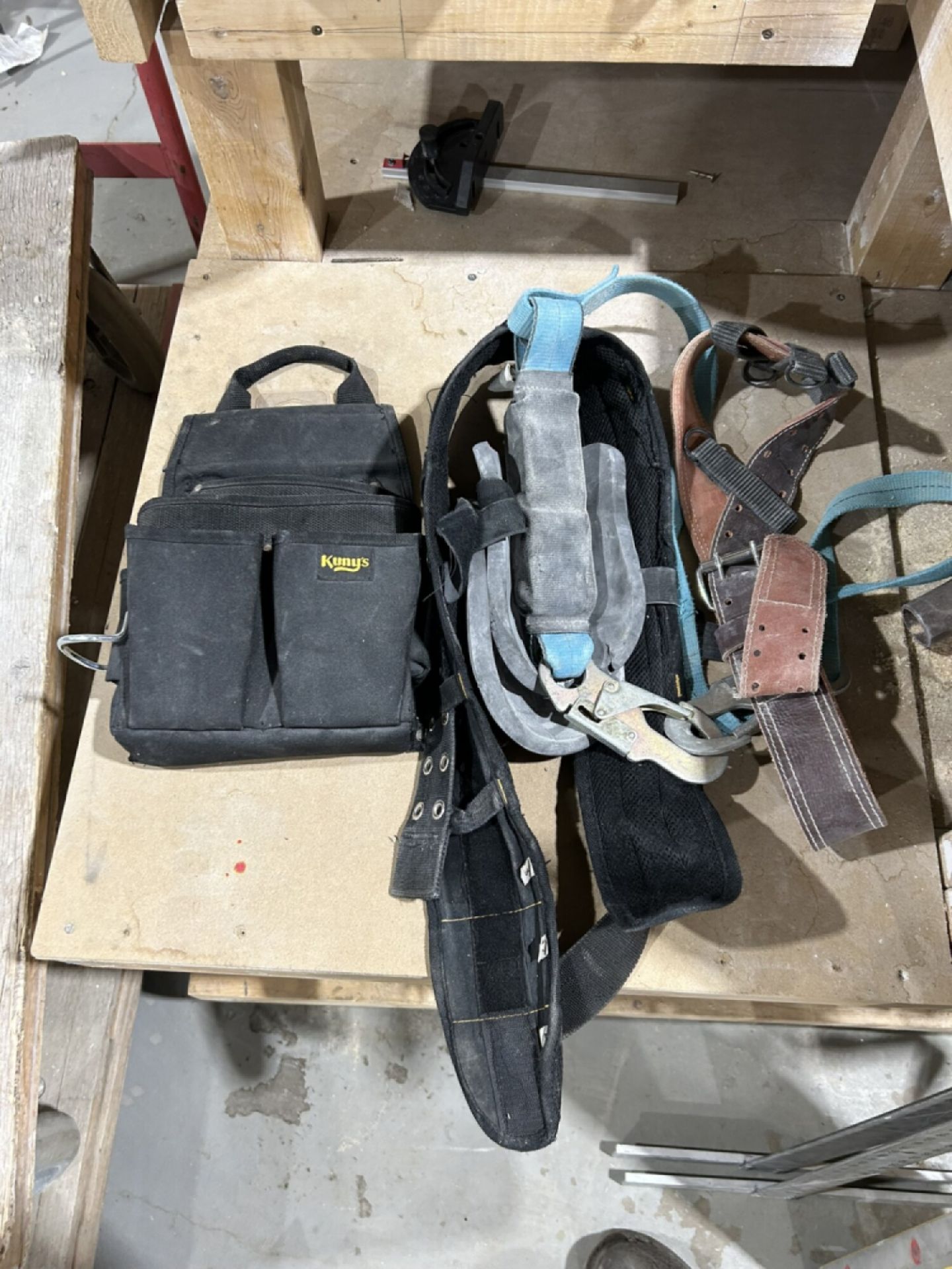 FALL RESTRAINT HARNESS AND LANYARD, TOOL BELT, KNEE PADS, ETC. - Image 3 of 6