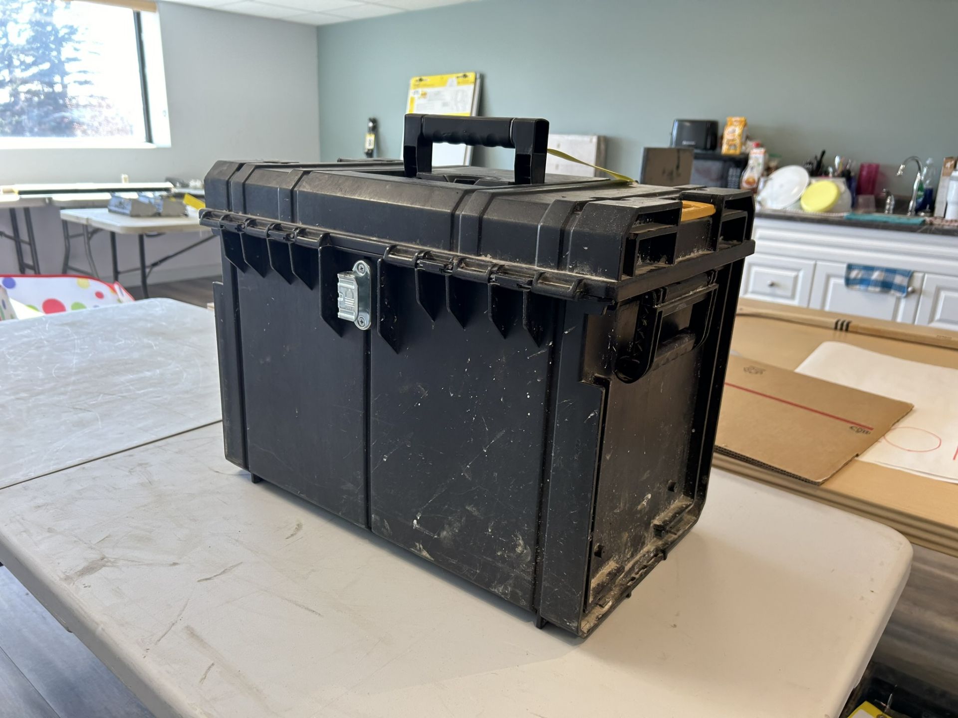 DEWALT TOUGH SYSTEM TOOL BOX 21"X12"X16" - Image 3 of 5