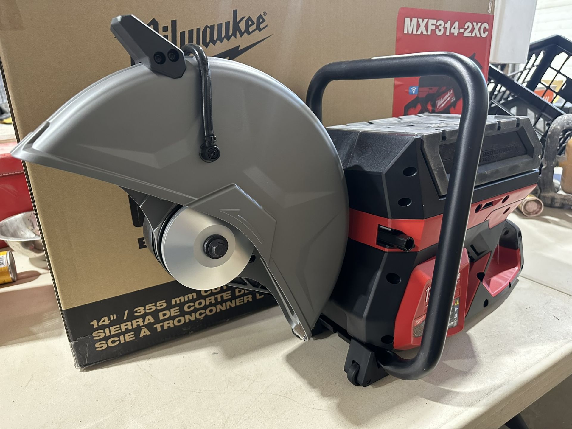 MILWAUKEE MXF314-2XC CORDLESS 14" DEMOLITION SAW W/ 2 XC406 BATTERIES AND CHARGER (NEW IN BOX) - Image 7 of 8