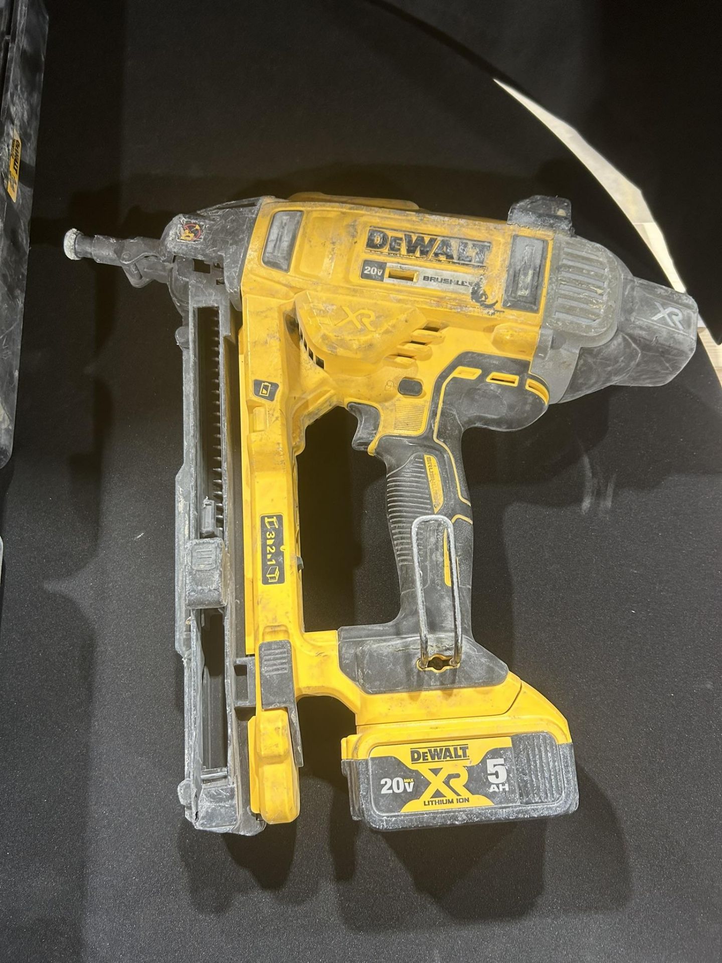 DEWALT DCN891 CORDLESS CONCRETE NAILER W/ BATTERY AND CHARGER - Image 2 of 8