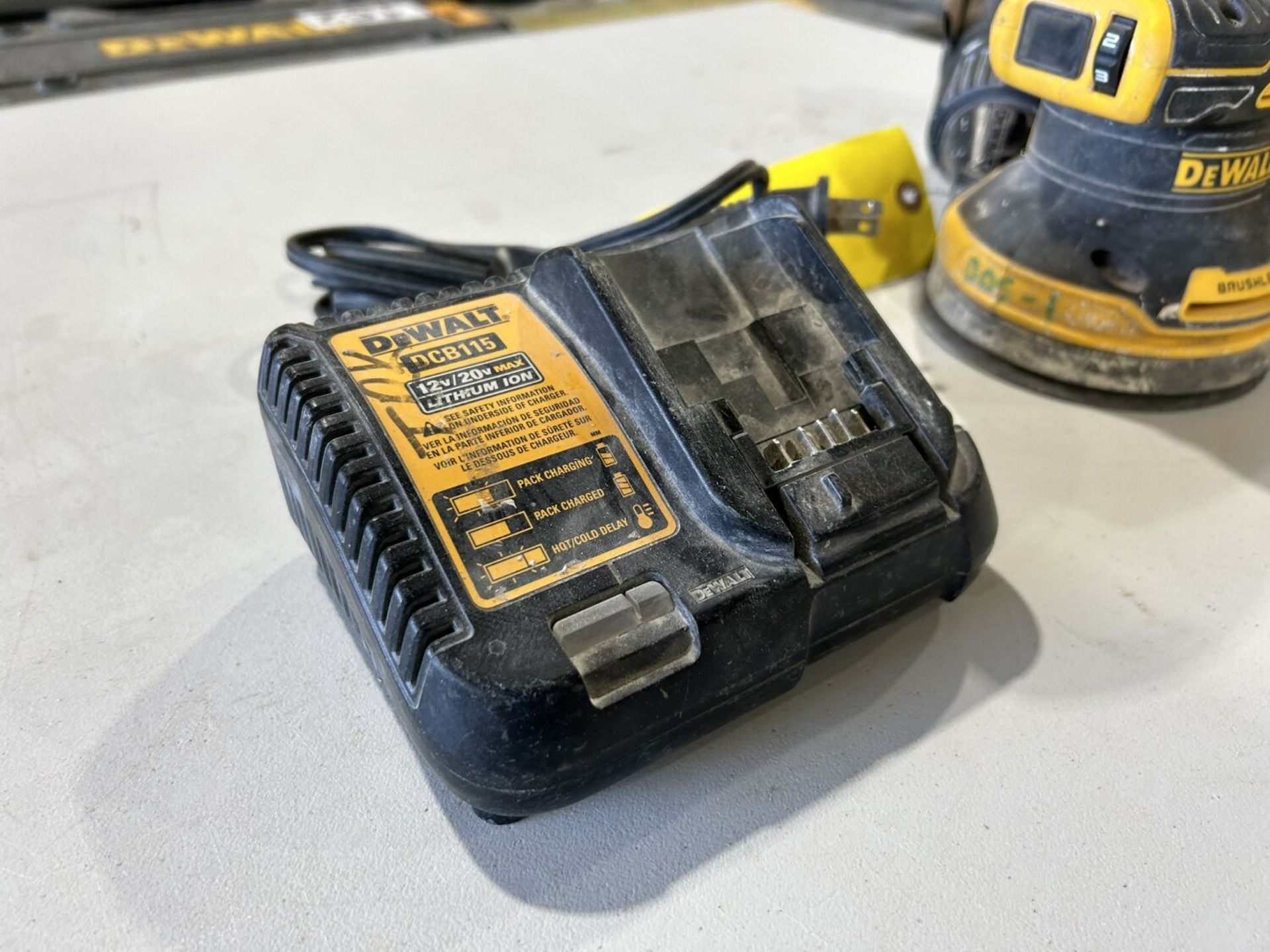 CORDLESS ORBITAL SANDER W/ BATTERY AND CHARGER - Image 2 of 6