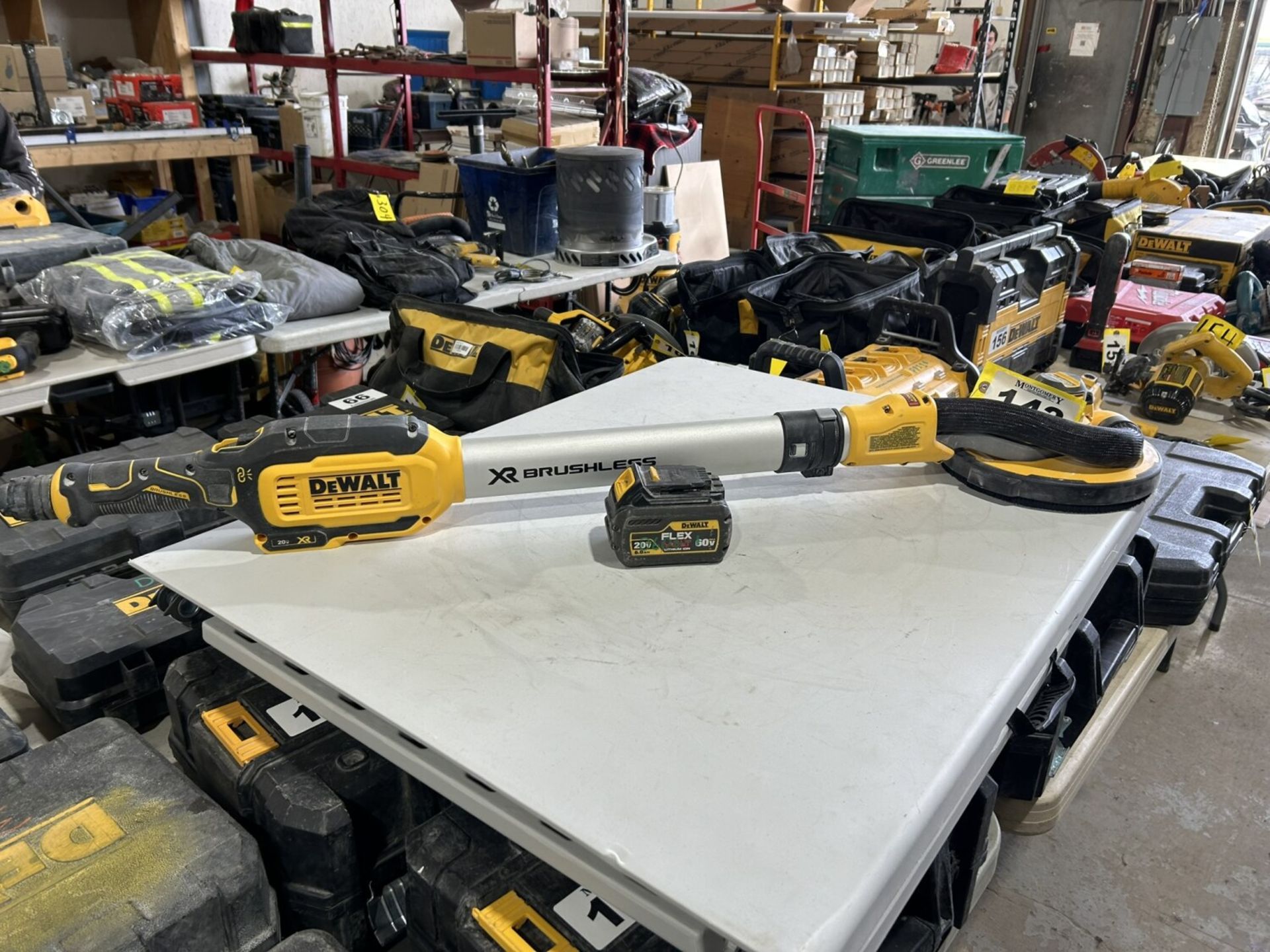 DEWALT CORDLESS POWER SANDING MACHINE & CORDLESS HEPA HANDHELD VACUUM W/ 2 6.0AH BATTERIES AND - Image 2 of 12