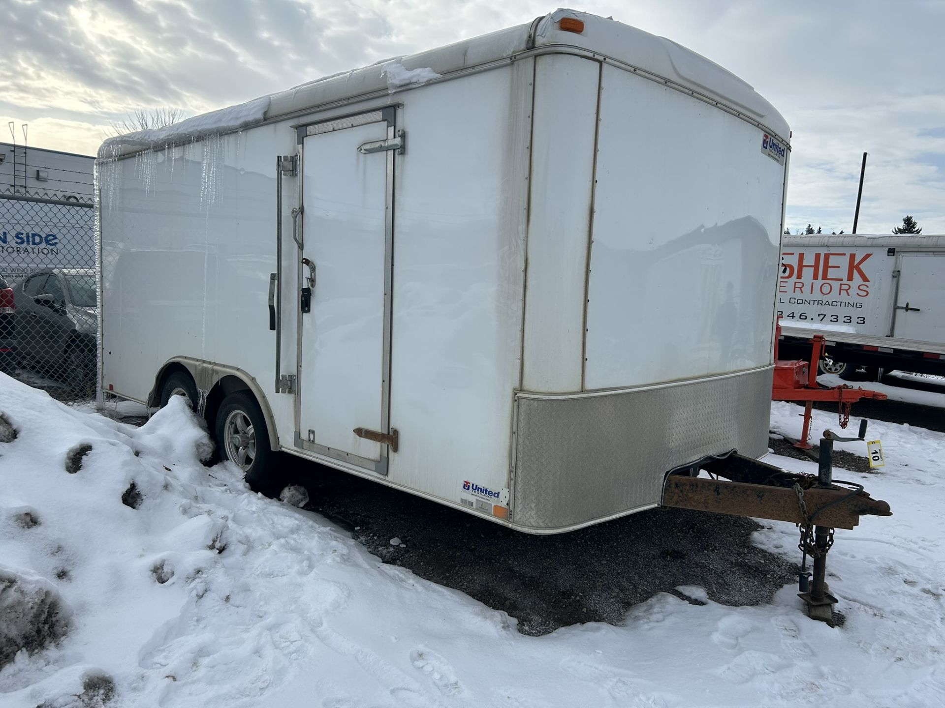 2012 UNITED TRAILERS INC. 16 FT X 8 FT ENCLOSED TRAILER, T/A, 7,000 LB GVWR, MANDOOR, REAR RAMP DOOR - Image 2 of 6