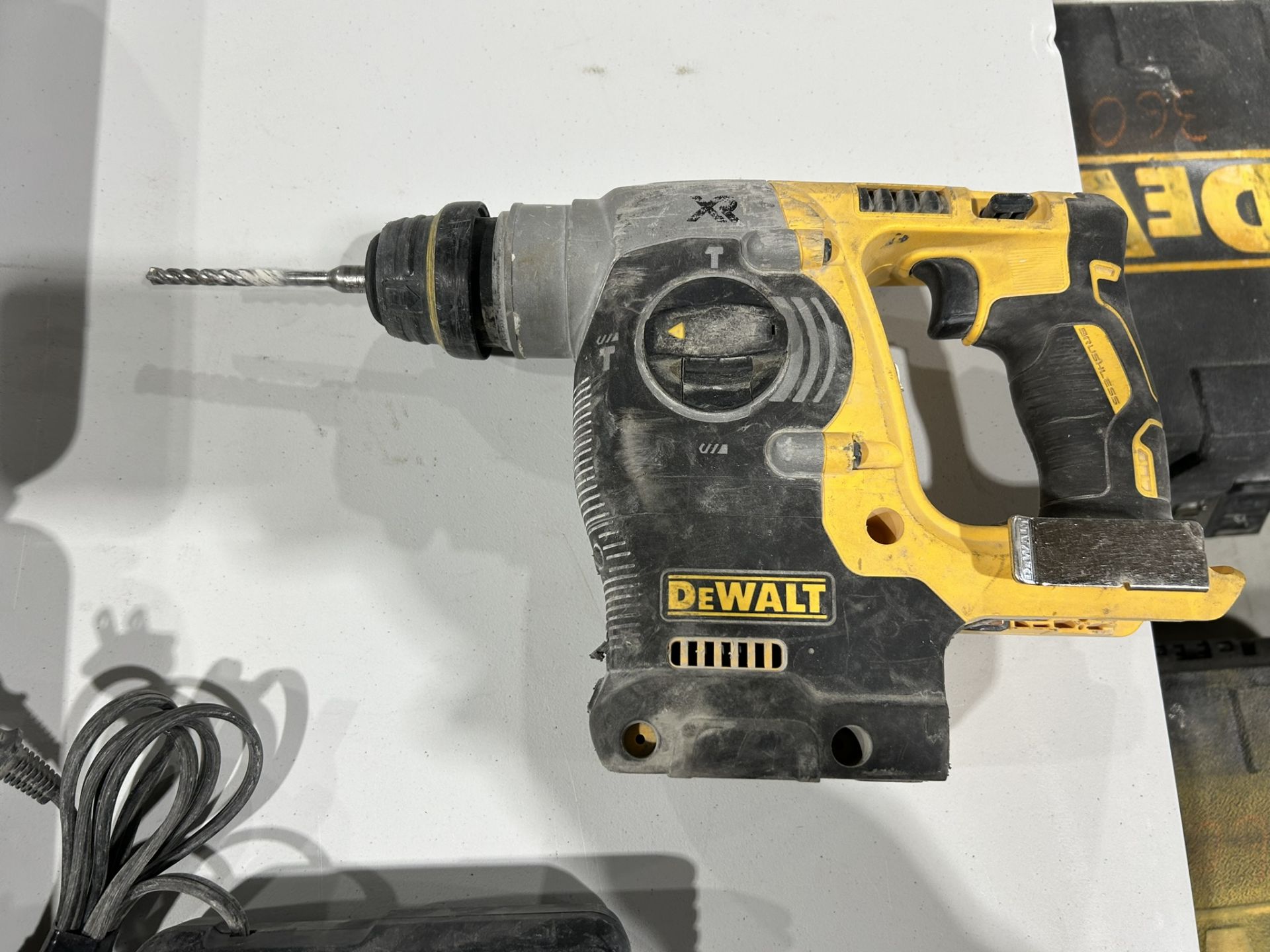 DEWALT DCH273 CORDLESS HAMMER DRILL/JACK HAMMER - Image 2 of 7