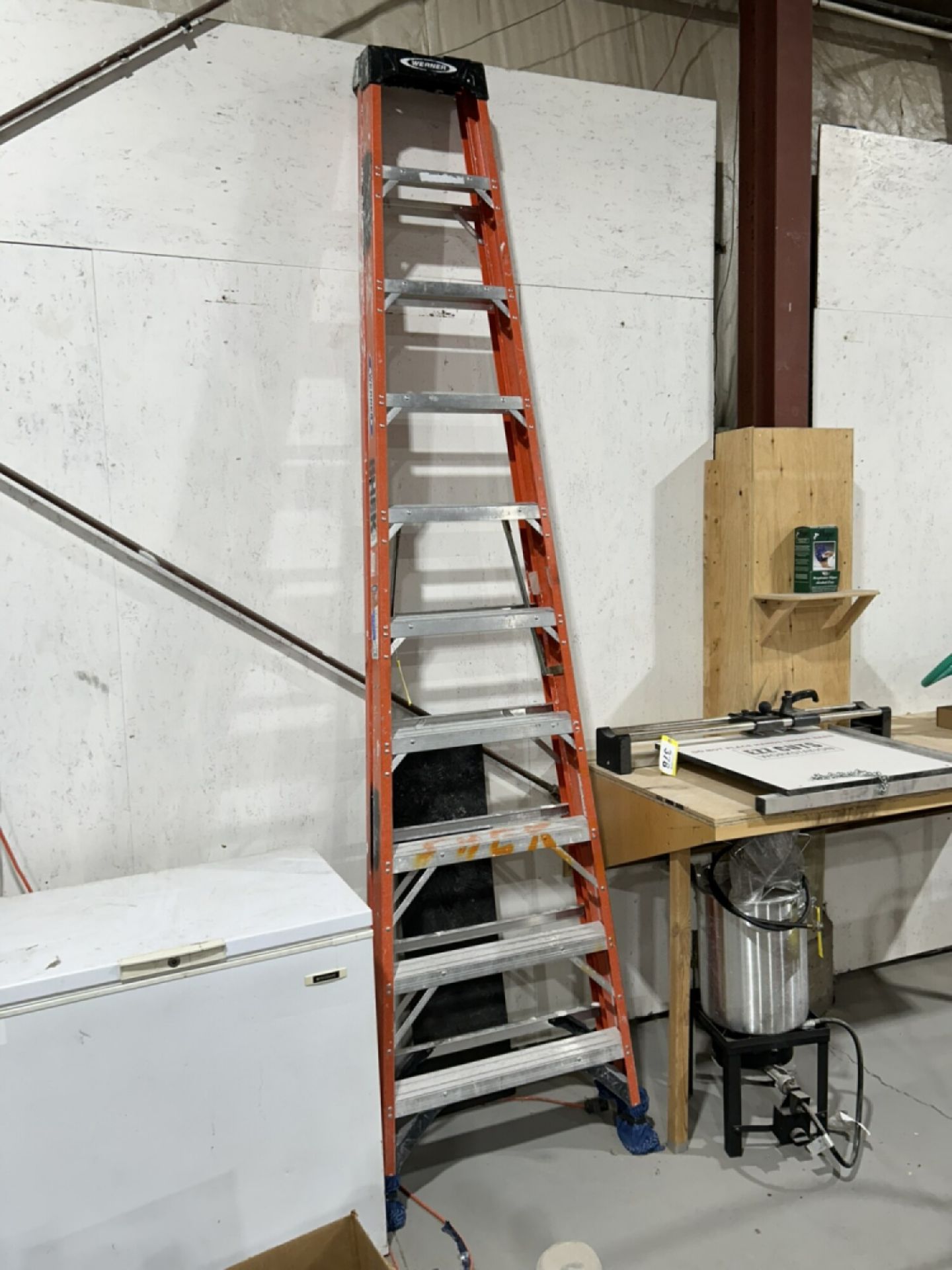 WERNER 10 FT FIBREGLASS STEP LADDER