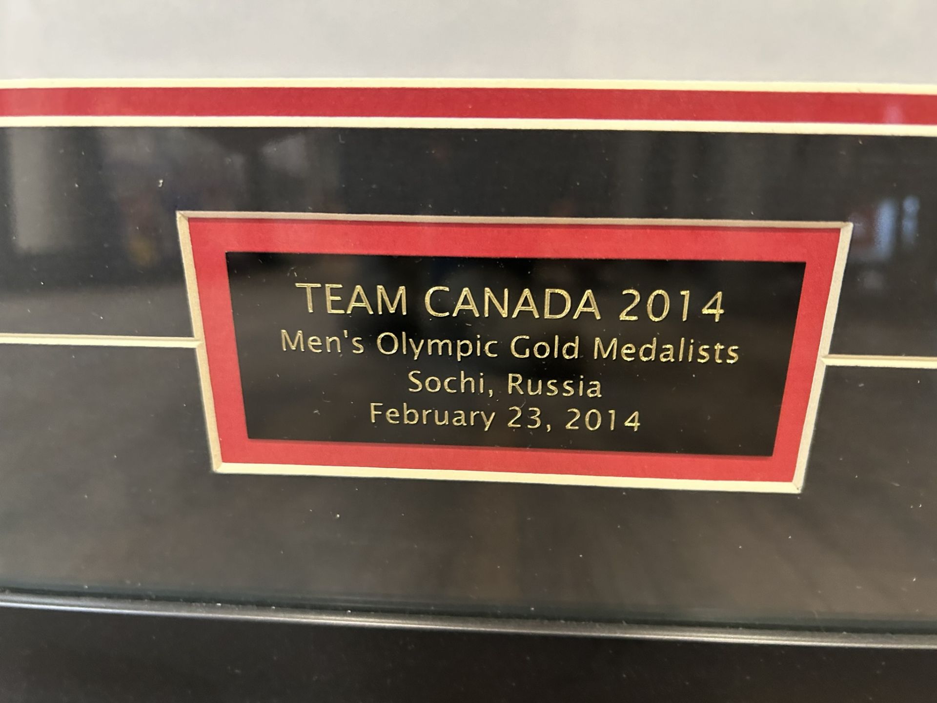 TEAM CANADA 2014 MEN'S OLYMPIC GOLD MEDAL CHAMPIONSHIP PRINT 29"X28" & RON MCLEAN COLLICUT CENTRE - Image 3 of 4