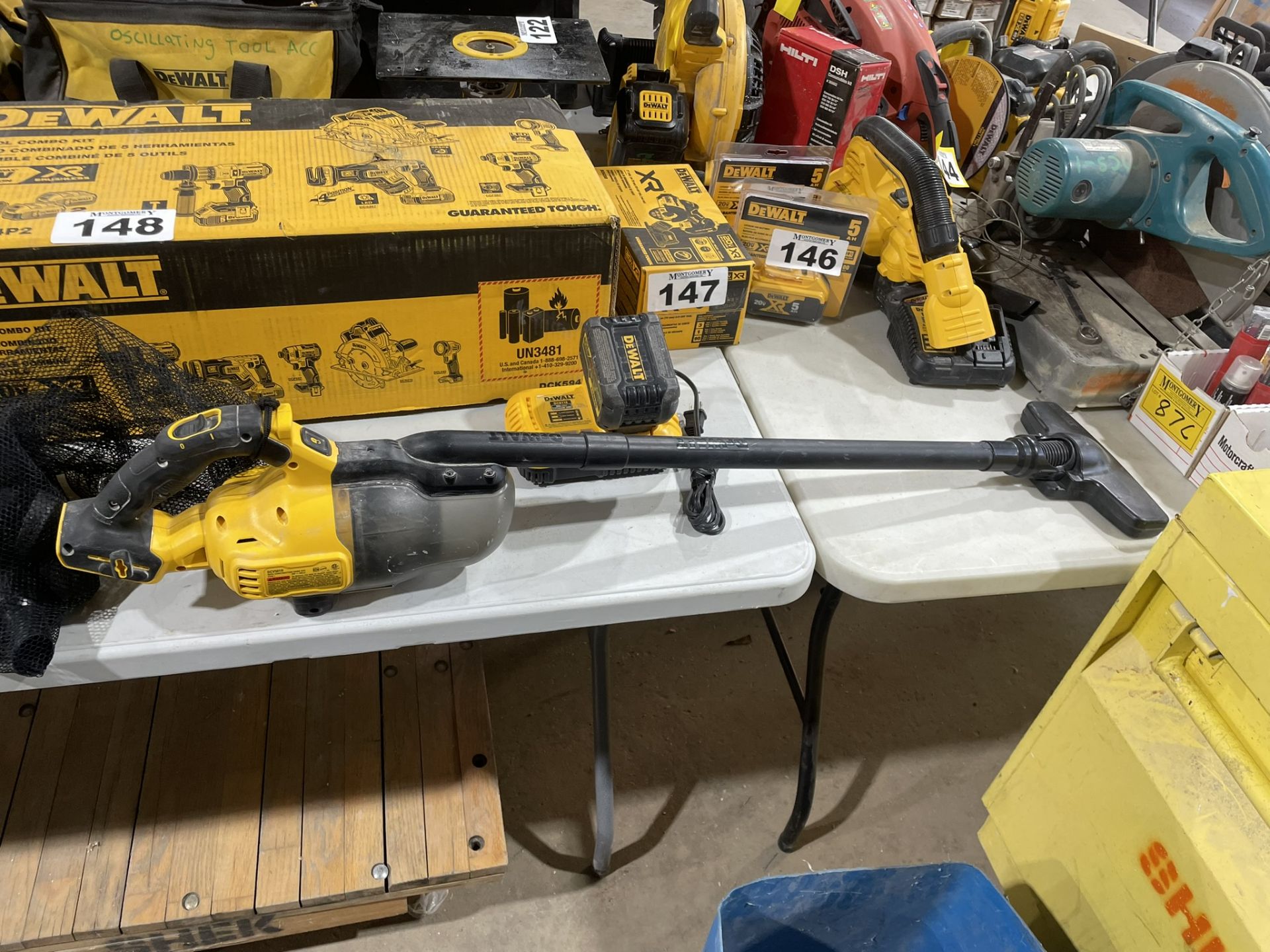 DEWALT CORDLESS HANDHELD VACUUM W/ BATTERY AND CHARGER