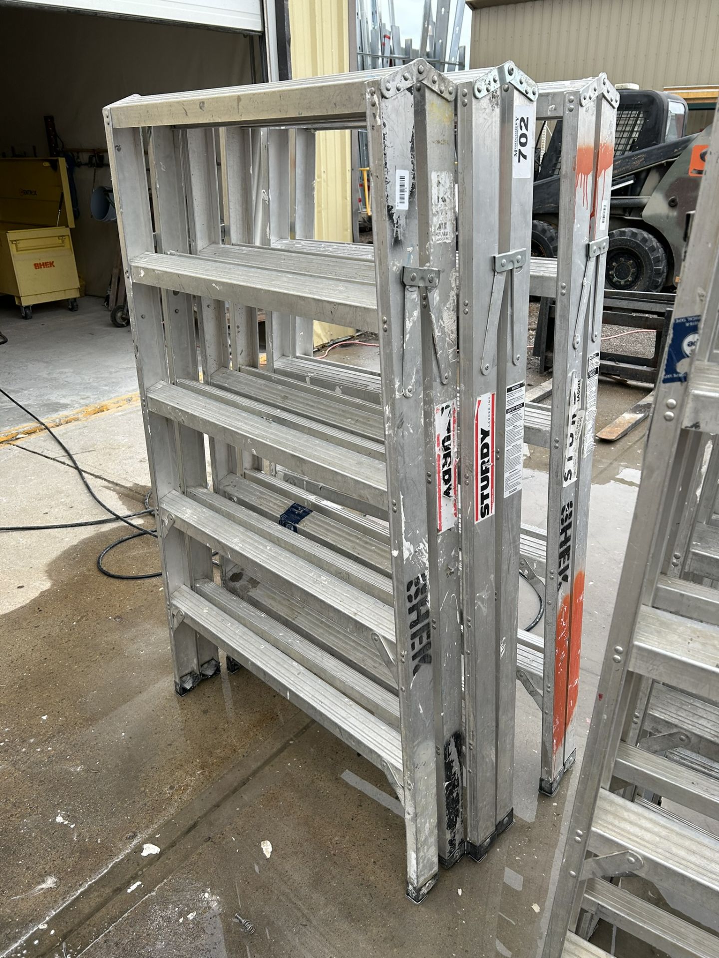 PAIR OF STURDY ALUMINUM 5 FT SAWHORSES