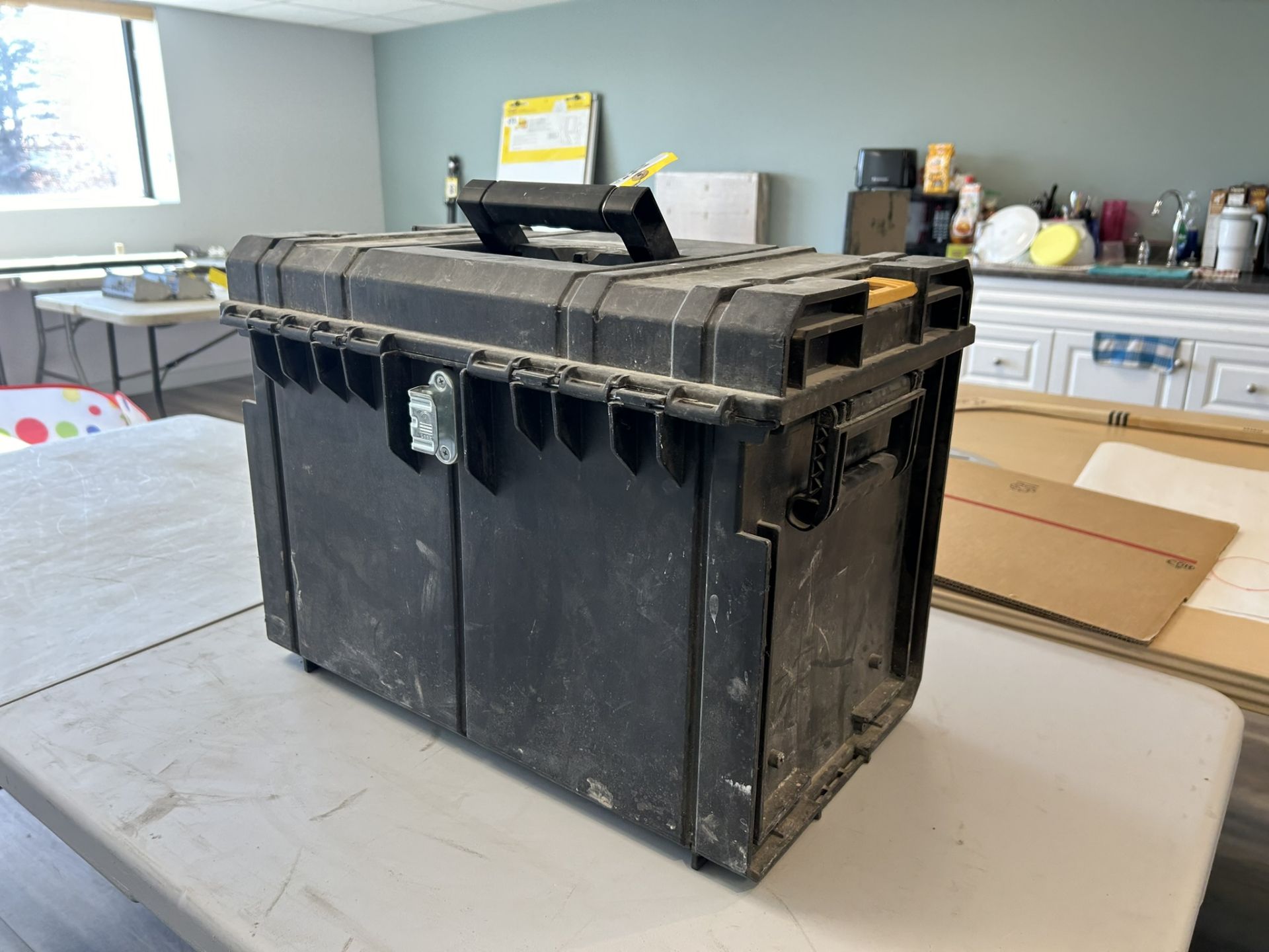 DEWALT TOUGH SYSTEM TOOL BOX 21"X12"X16" - Image 3 of 4