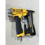 DEWALT PNEUMATIC 1.5" 18 GA. NARROW CROWN STAPLER