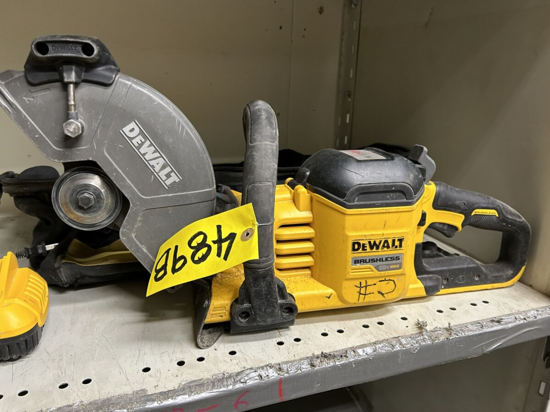 DEWALT CORDLESS 9" DEMOLITION SAW W/ 9.0AH BATTERY, CHARGER AND ASSORTED CUT OFF DISCS - Image 3 of 8