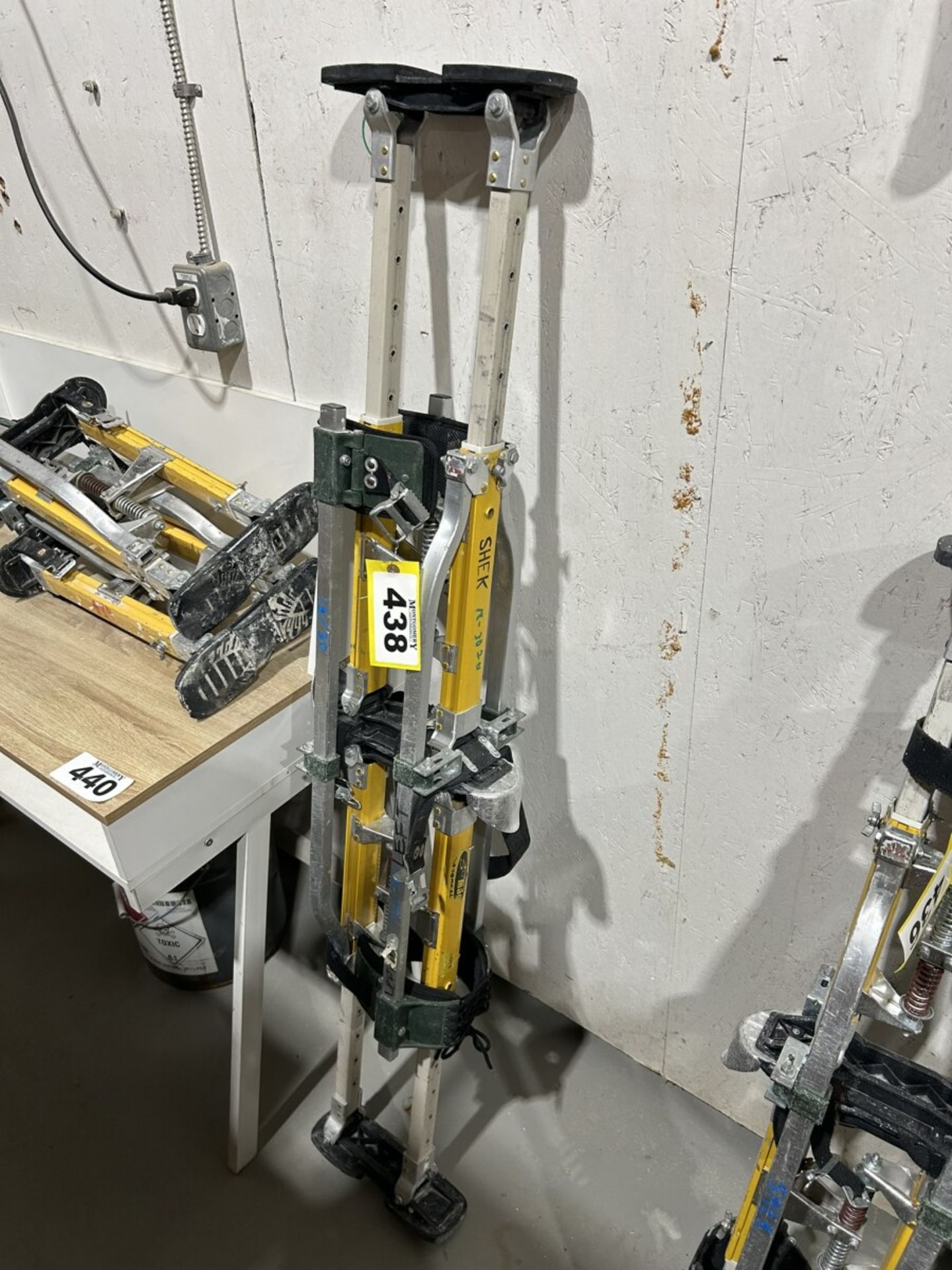 SURPRO ADJUSTABLE DRYWALLING STILTS