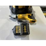 DEWALT CORDLESS 14 GA. SHEAR W/ BATTERY AND CHARGER