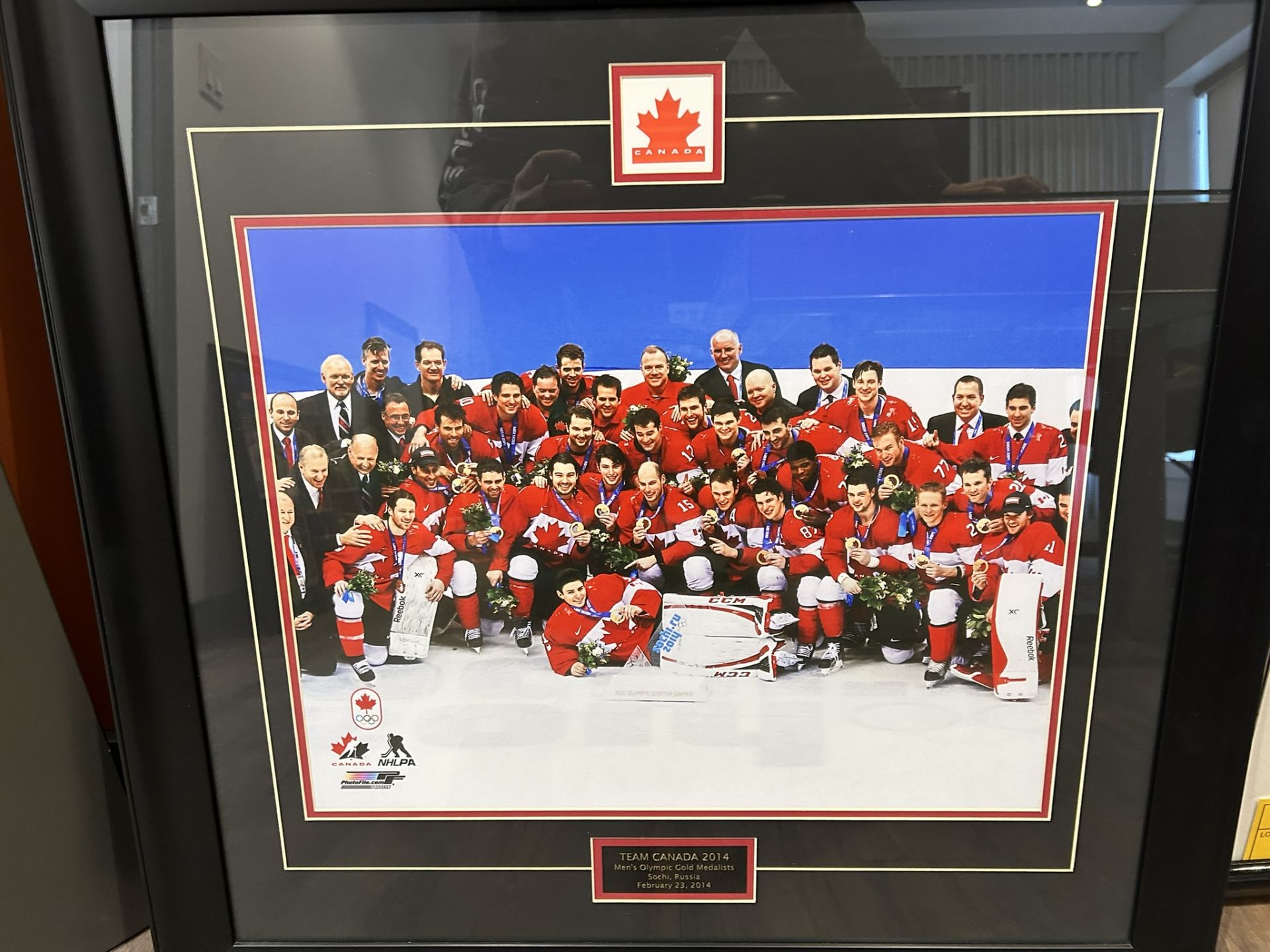 TEAM CANADA 2014 MEN'S OLYMPIC GOLD MEDAL CHAMPIONSHIP PRINT 29"X28" & RON MCLEAN COLLICUT CENTRE - Image 2 of 4
