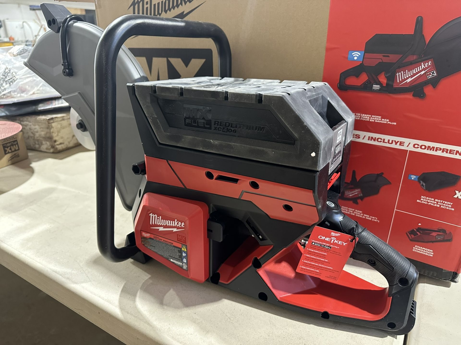 MILWAUKEE MXF314-2XC CORDLESS 14" DEMOLITION SAW W/ 2 XC406 BATTERIES AND CHARGER (NEW IN BOX) - Image 8 of 8