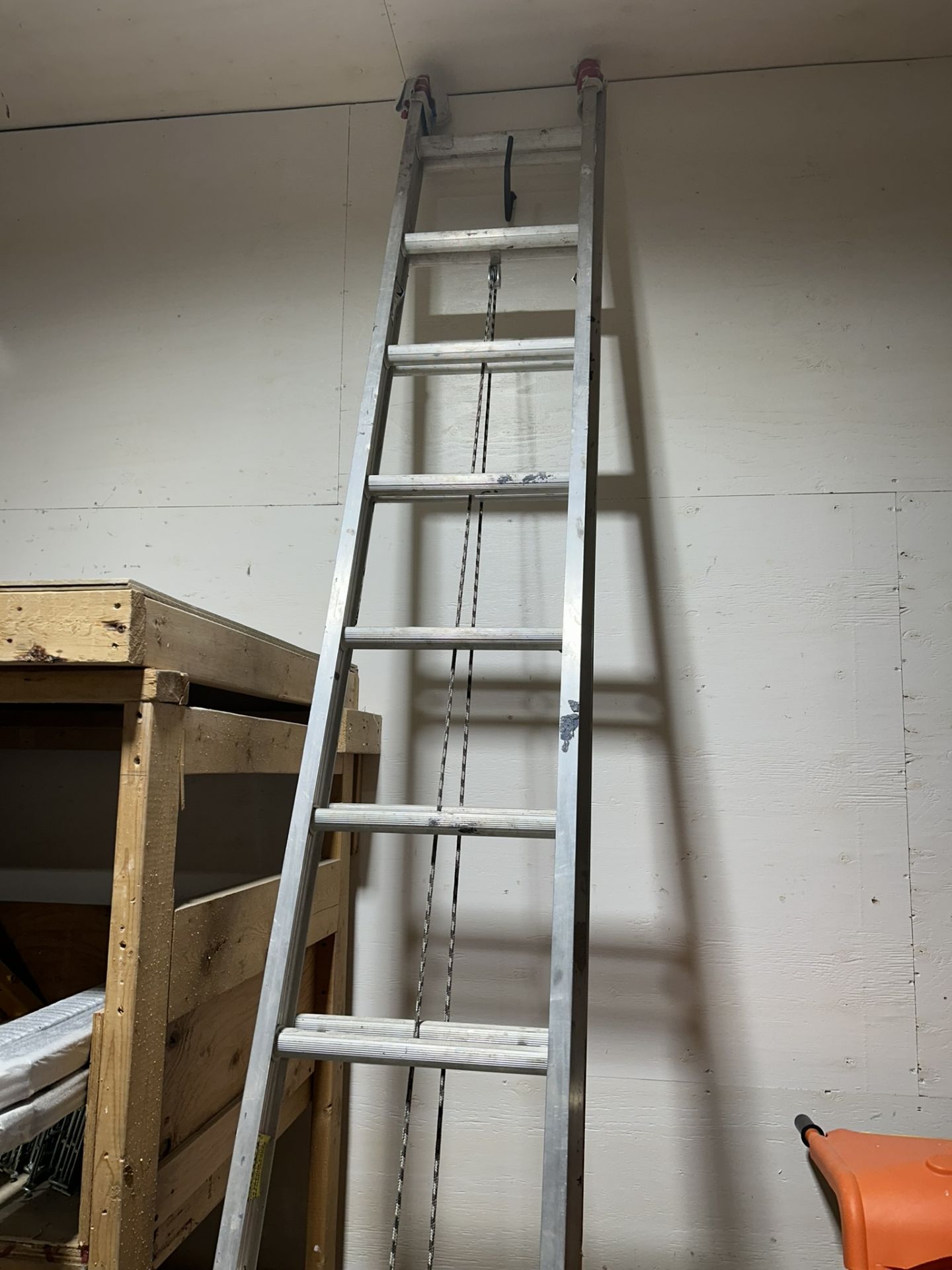 STURDY 24 FT ALUMINUM EXTENSION LADDER - Image 4 of 4