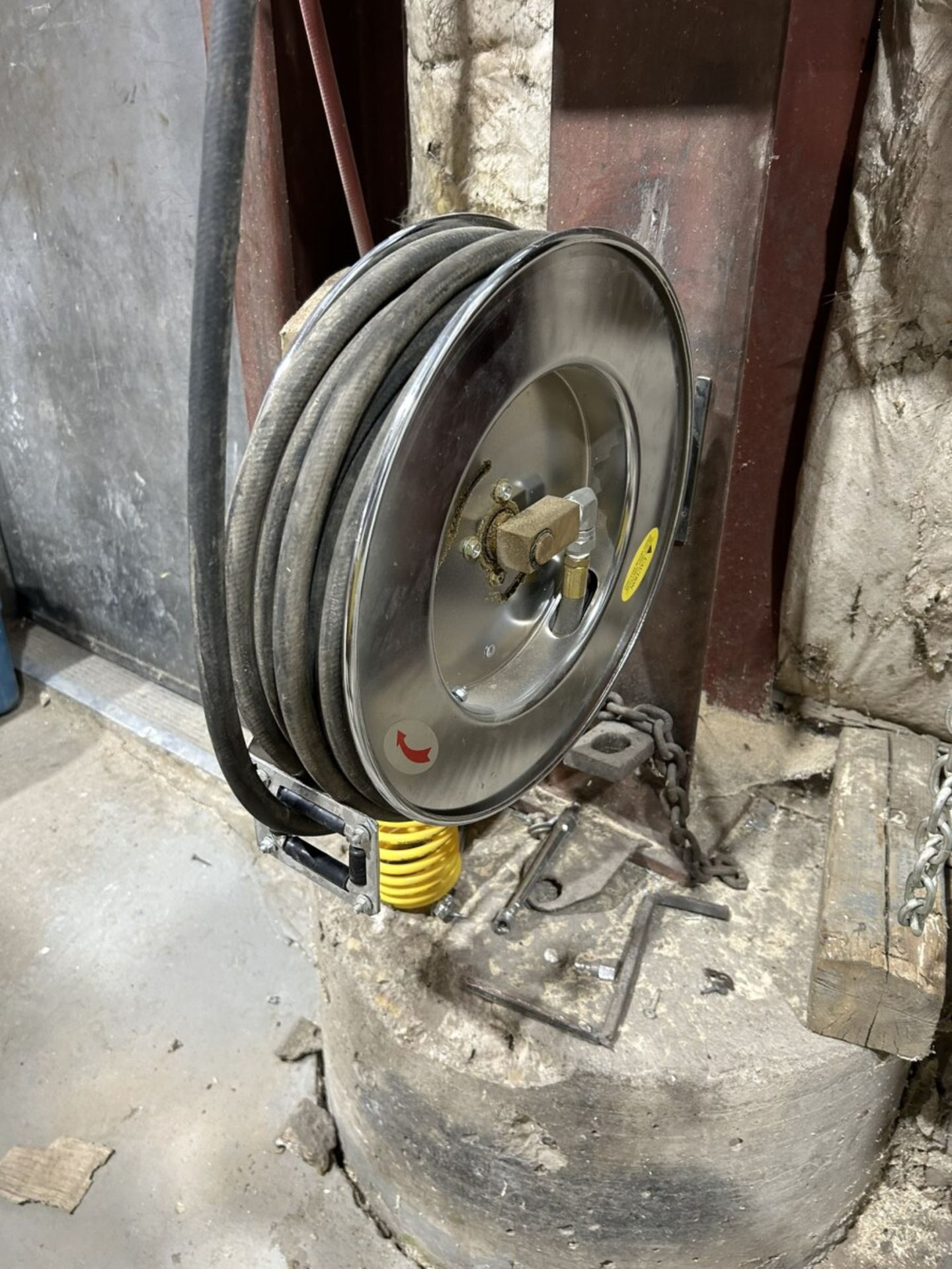 RETRACTABLE AIR HOSE REEL - Image 2 of 3