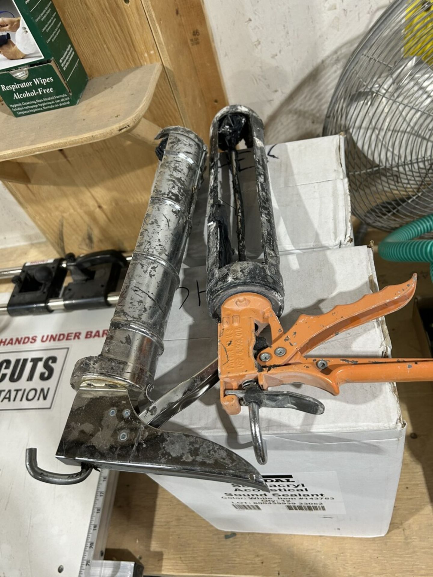 2-BOXES OF SOUDAL SOUDACRYL ACOUSTICAL SEALANT AND CAULKING GUNS - Image 4 of 5