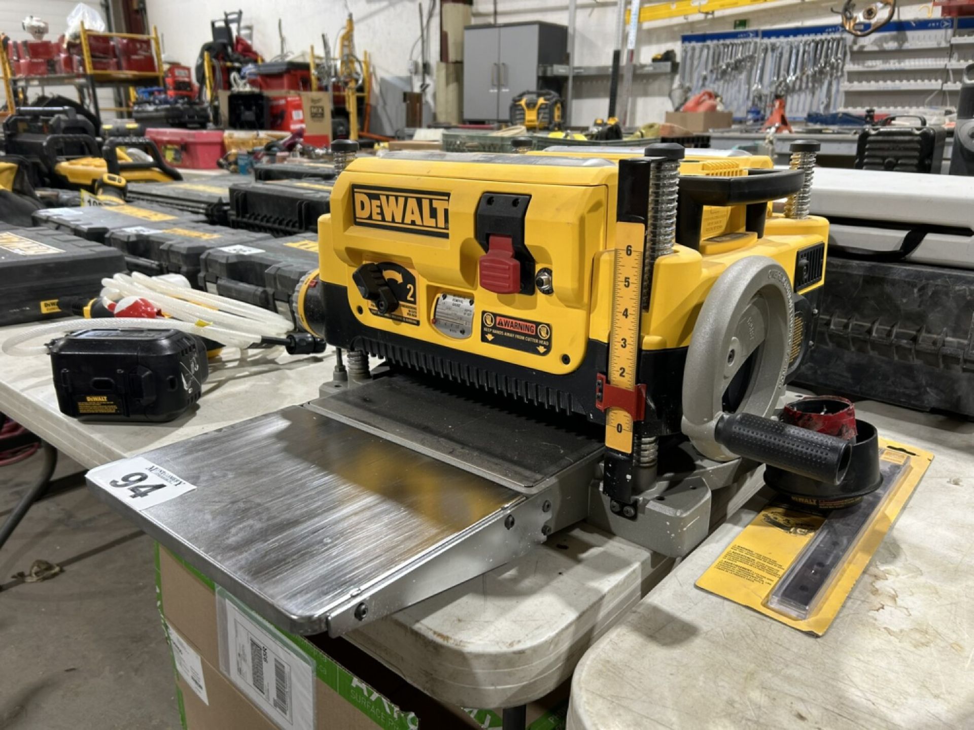 DEWALT 12" ELEC. THICKNESS PLANER