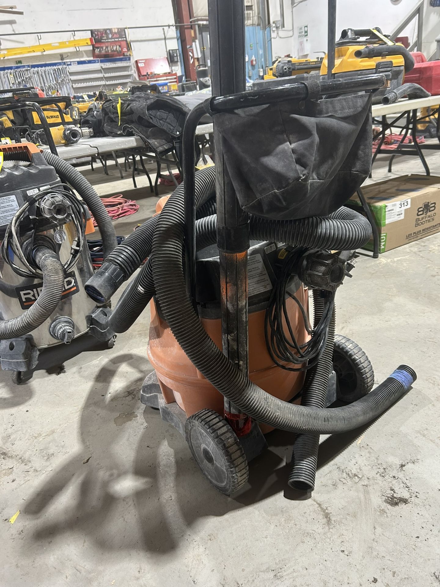 RIDGID 14 GAL. WET/DRY SHOP VACUUM - Image 5 of 5