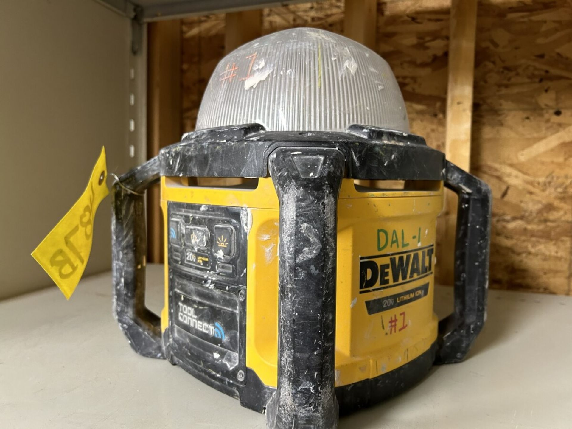 DEWALT CORDLESS TOOL CONNECT ALL PURPOSE LIGHT (NO BATTERY) - Image 2 of 4
