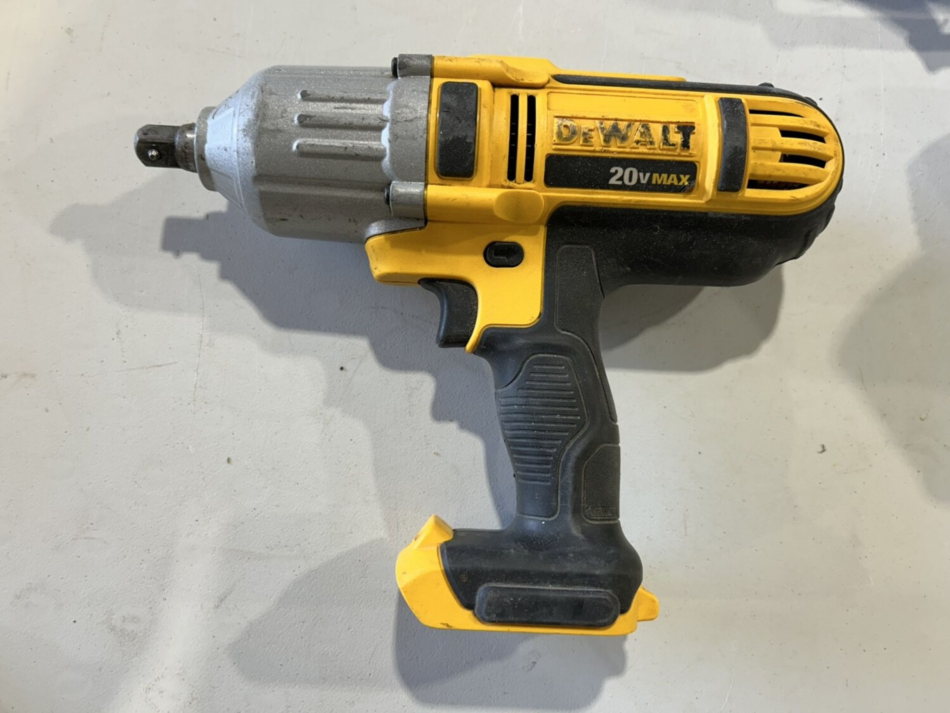 DEWALT CORDLESS 1/2" IMPACT WRENCH W/ 6.0AH BATTERY AND CHARGER - Image 9 of 9