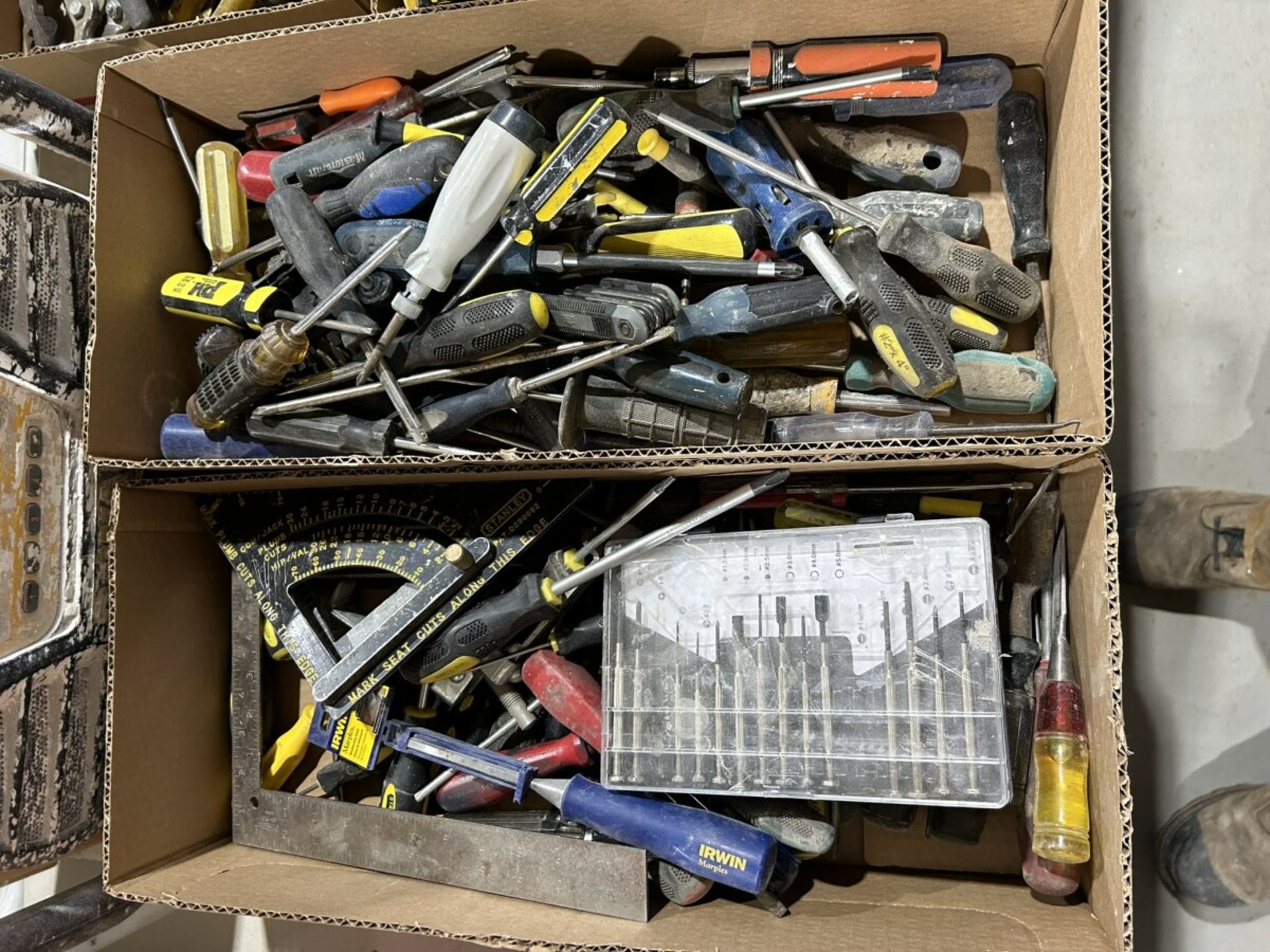 L/O ASSORTED SCREWDRIVERS, CHISELS, SQUARES, ETC.