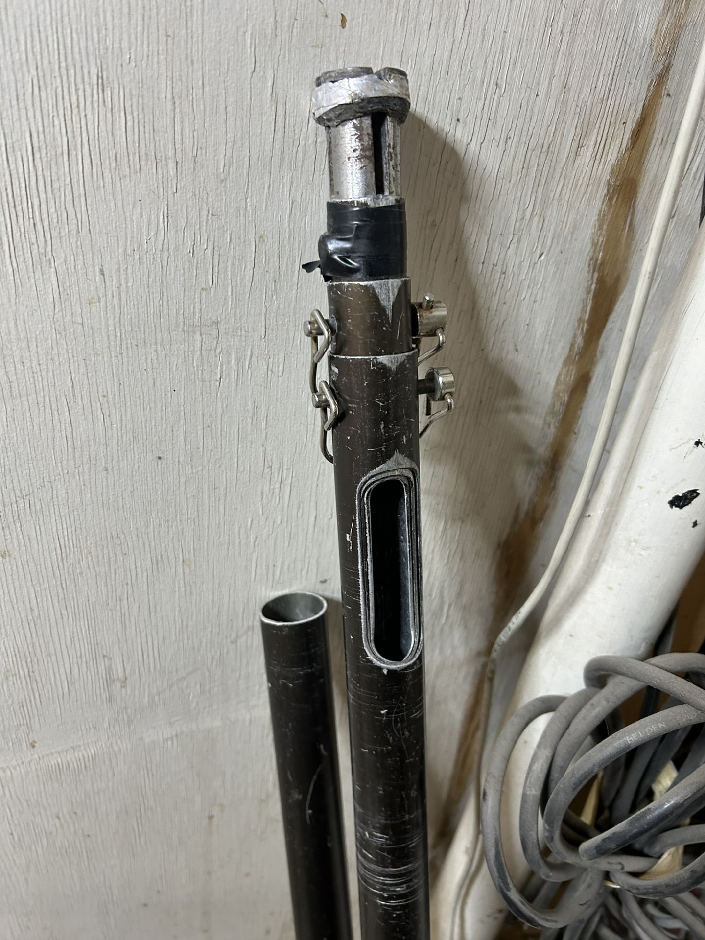 2- ADJUSTABLE LAG POLES - Image 2 of 4