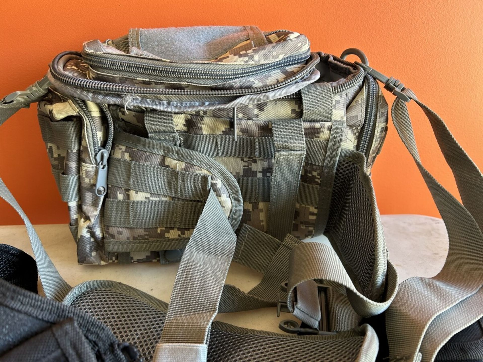 TACTICAL VEST AND CAMO CAMERA BAG - Image 2 of 6