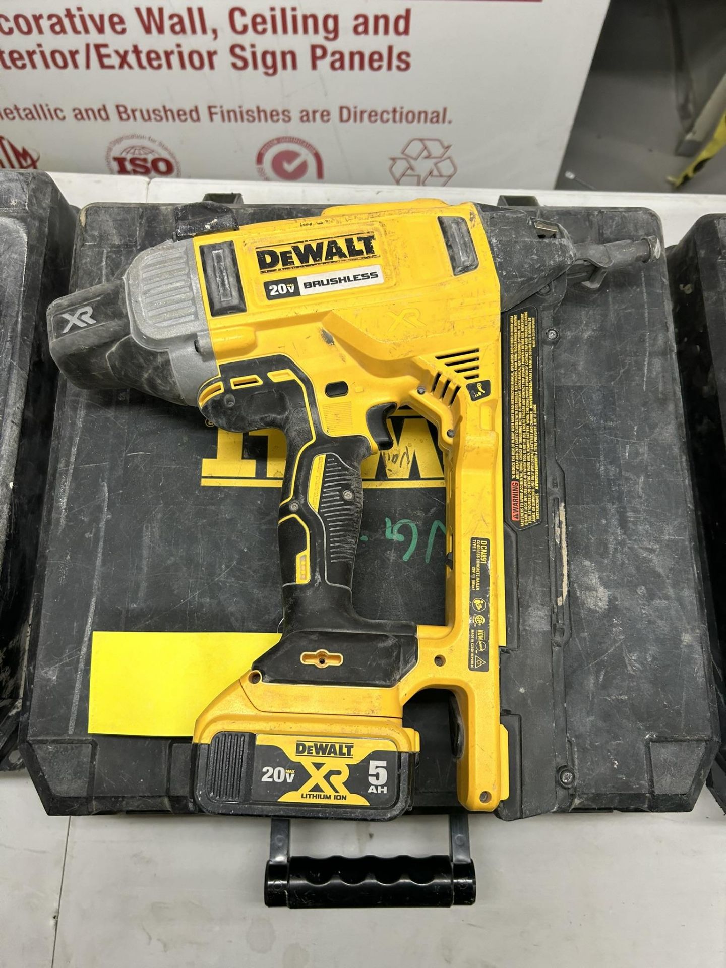 DEWALT DCN891 CORDLESS CONCRETE NAILER W/ BATTERY AND CHARGER - Image 5 of 6