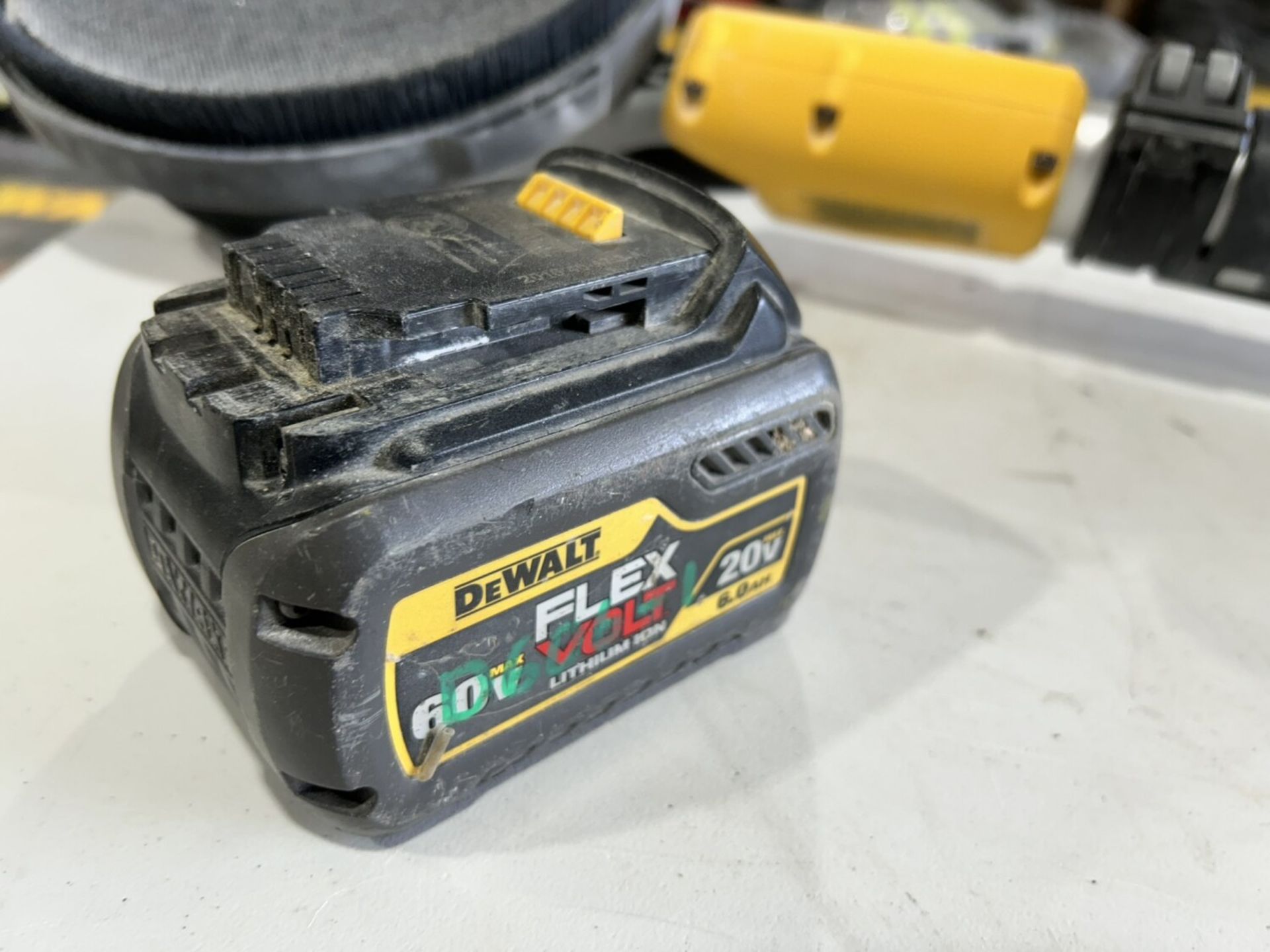 DEWALT CORDLESS POWER SANDING MACHINE & CORDLESS HEPA HANDHELD VACUUM W/ 2 6.0AH BATTERIES AND - Image 5 of 12