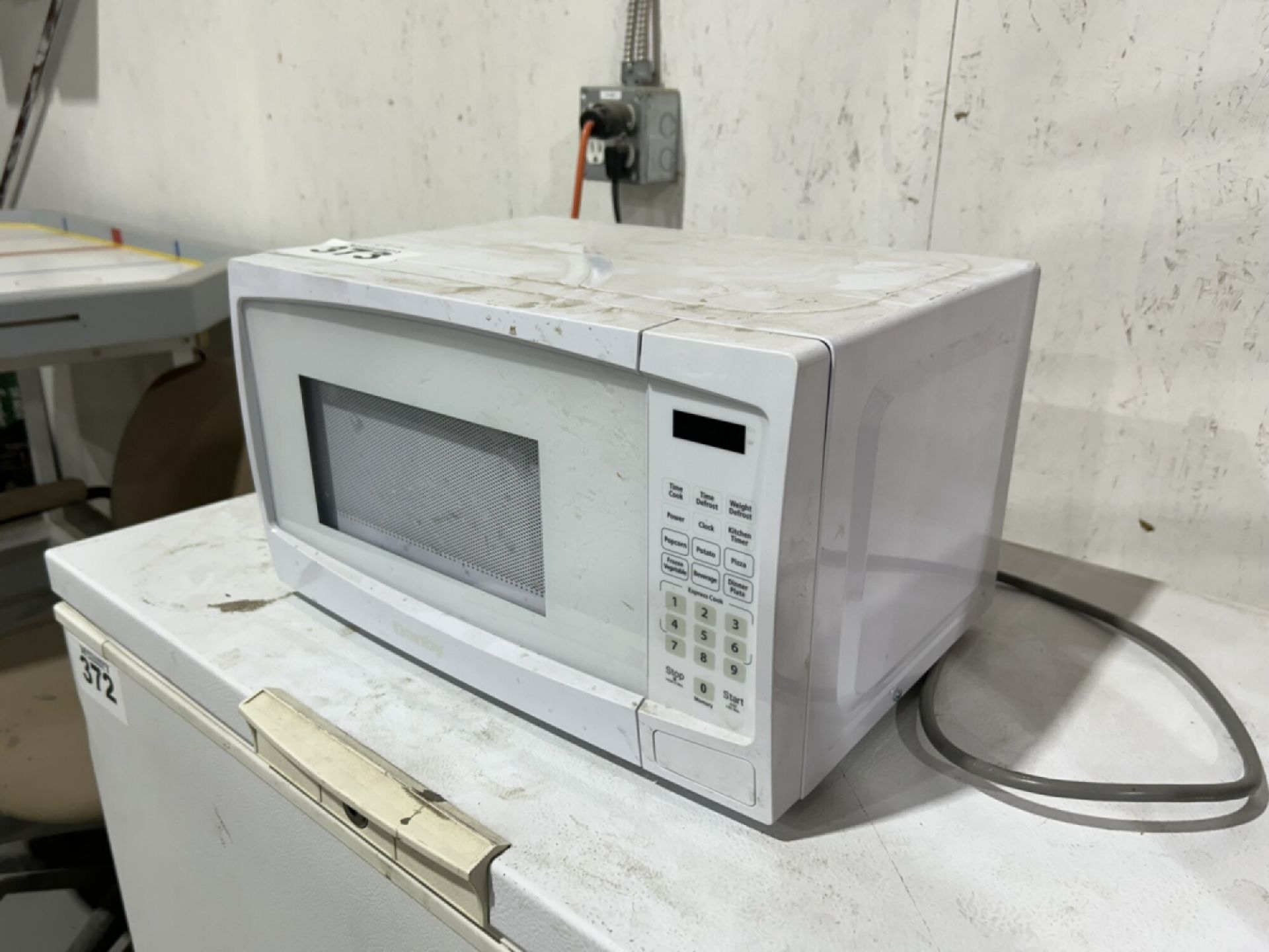 DANBY MICROWAVE OVEN - Image 2 of 5