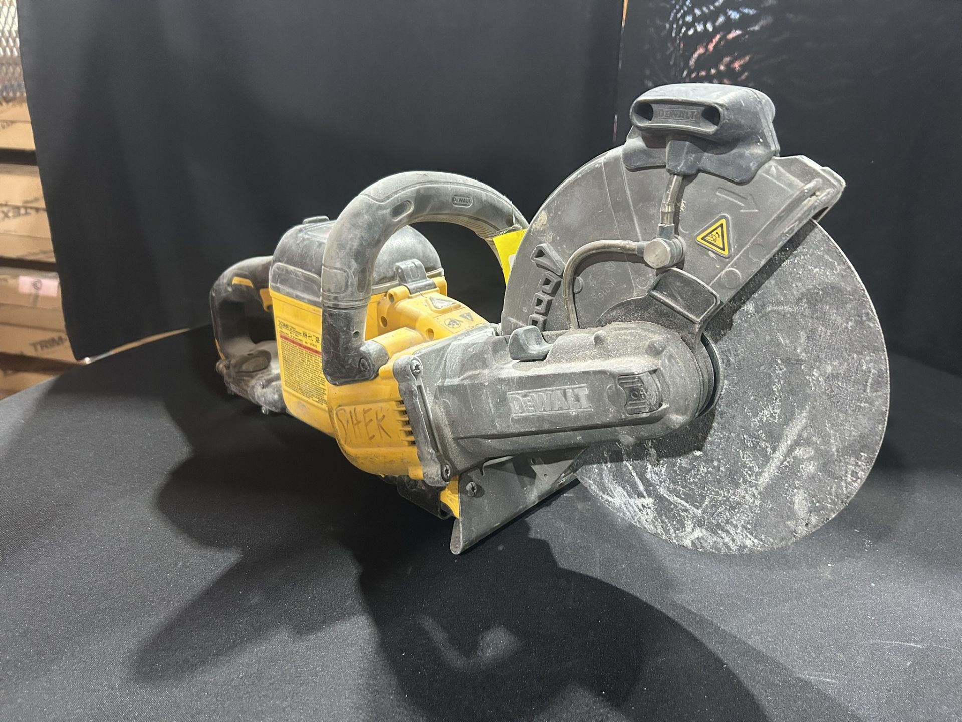 DEWALT CORDLESS 9" DEMOLITION SAW W/ 6.0AH BATTERY AND CHARGER - Image 3 of 6