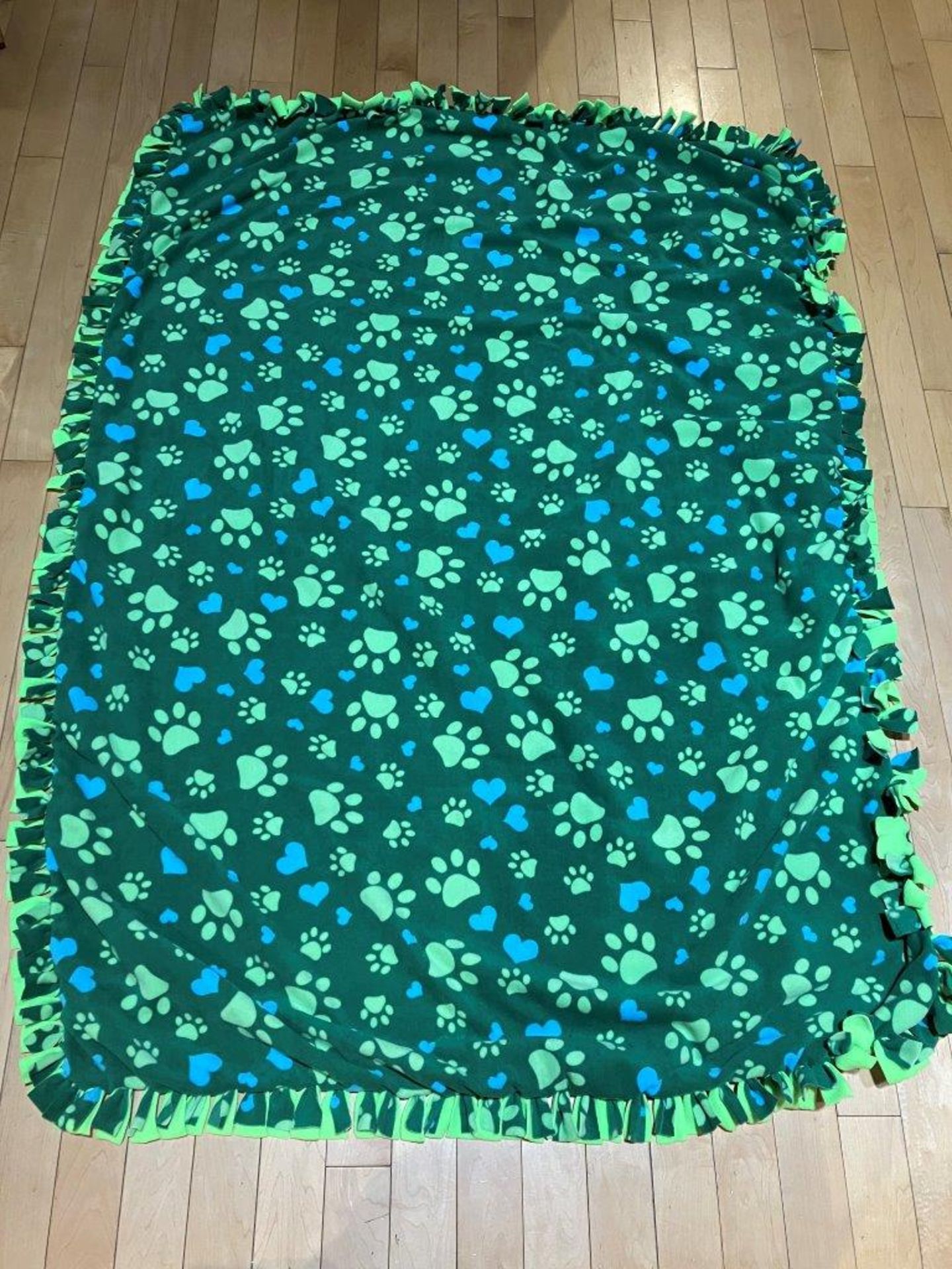 FLEECE PAW PRINT BLANKET