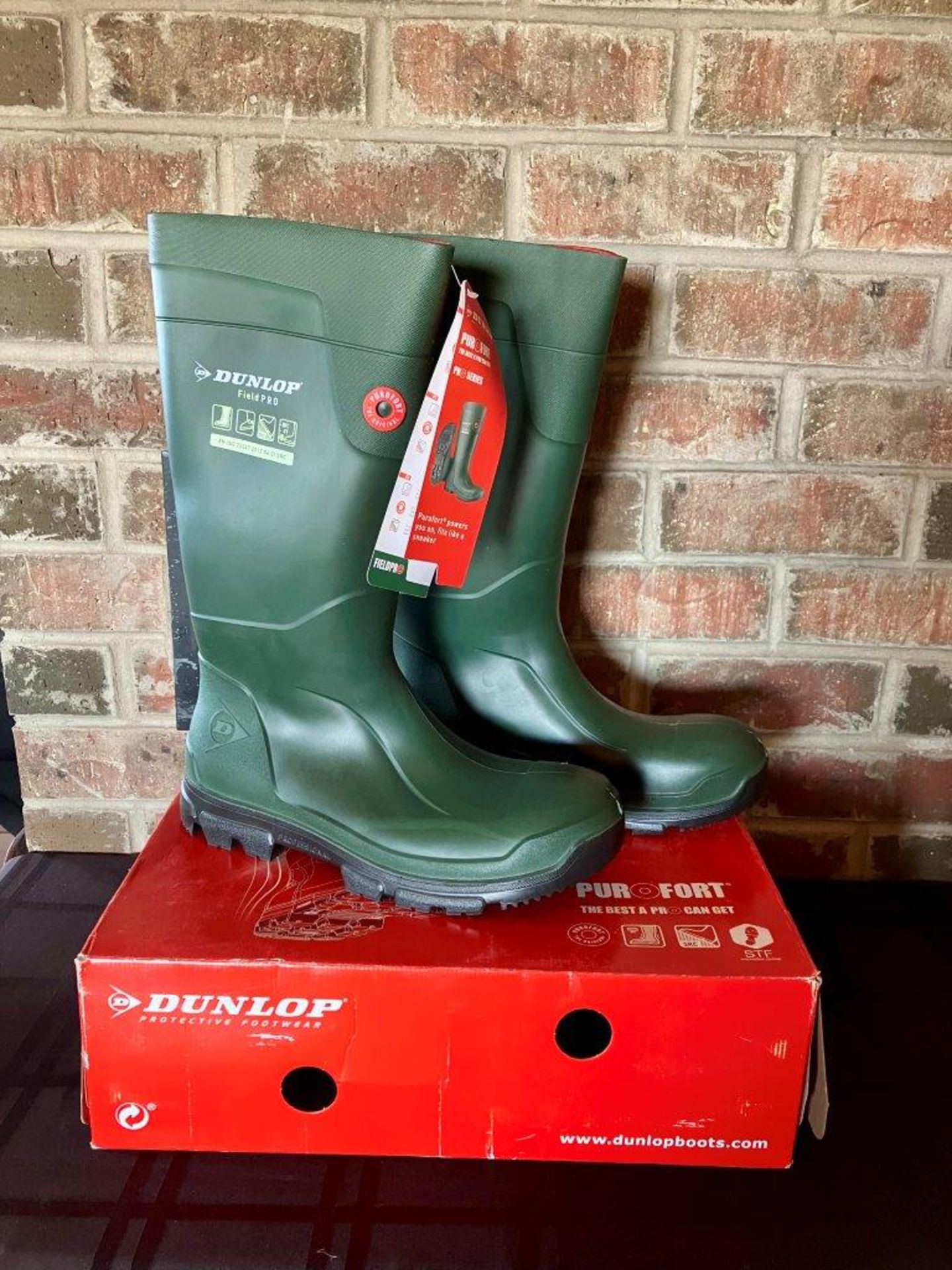 SIZE 9 DUNLOP PUROFORT FIELD PRO BOOTS