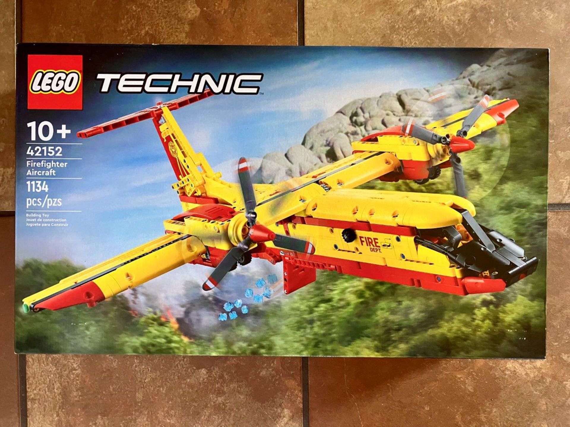 LEGO TECHNIC FIREFIGHTER AIRCRAFT (42152)