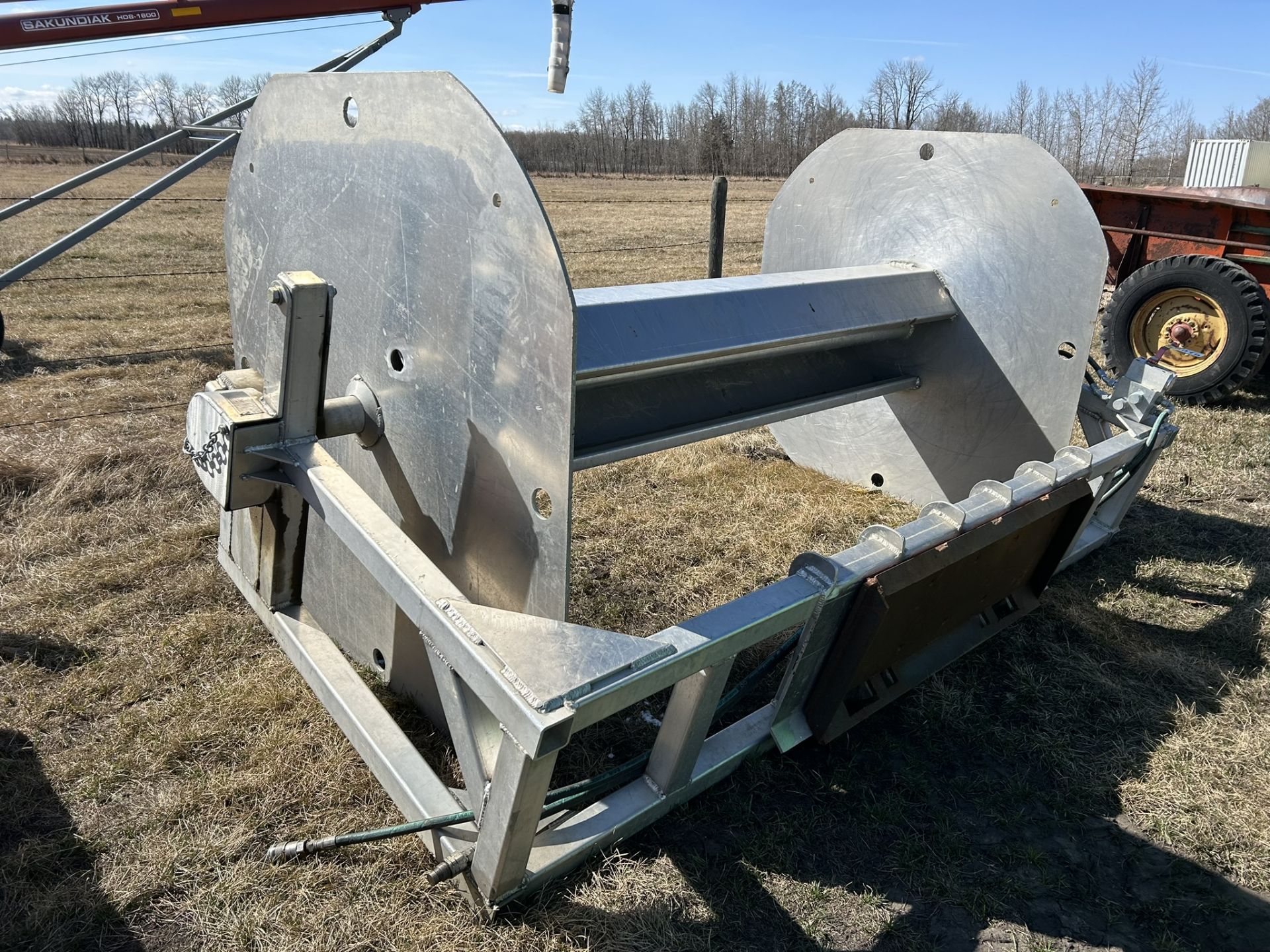 8' BLADDER SPOOL W/HYD. DRIVE UNIT & SKID STEER MT PLATE S/N AR001 - Image 2 of 4