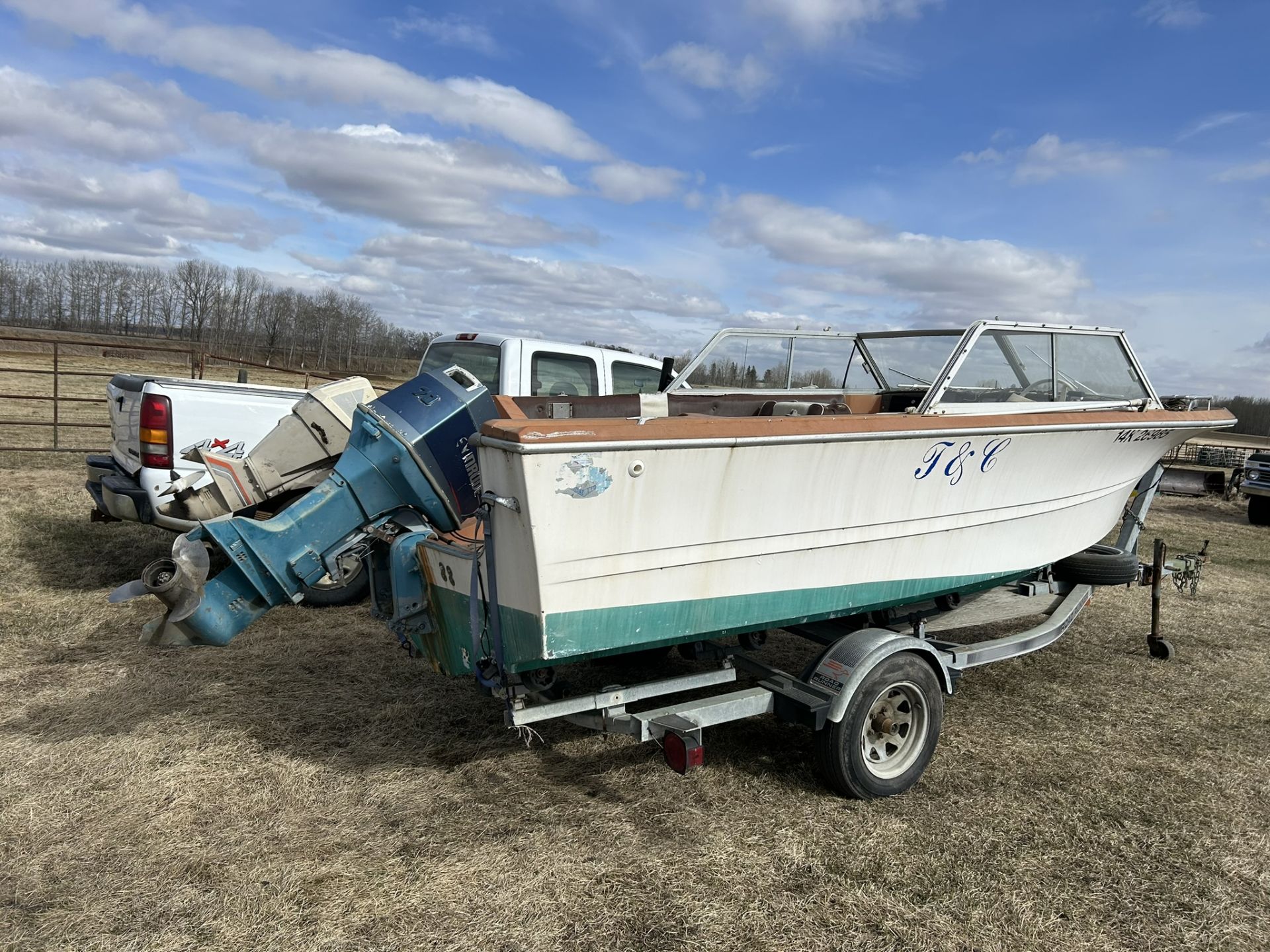 1973 DOUBLE EAGLE BOAT W/ 70 HP EVENRUDE & 10 HP CHRYSLER TROLLING MOTOR S/N ZBC039070677 AND 186 - Image 4 of 11