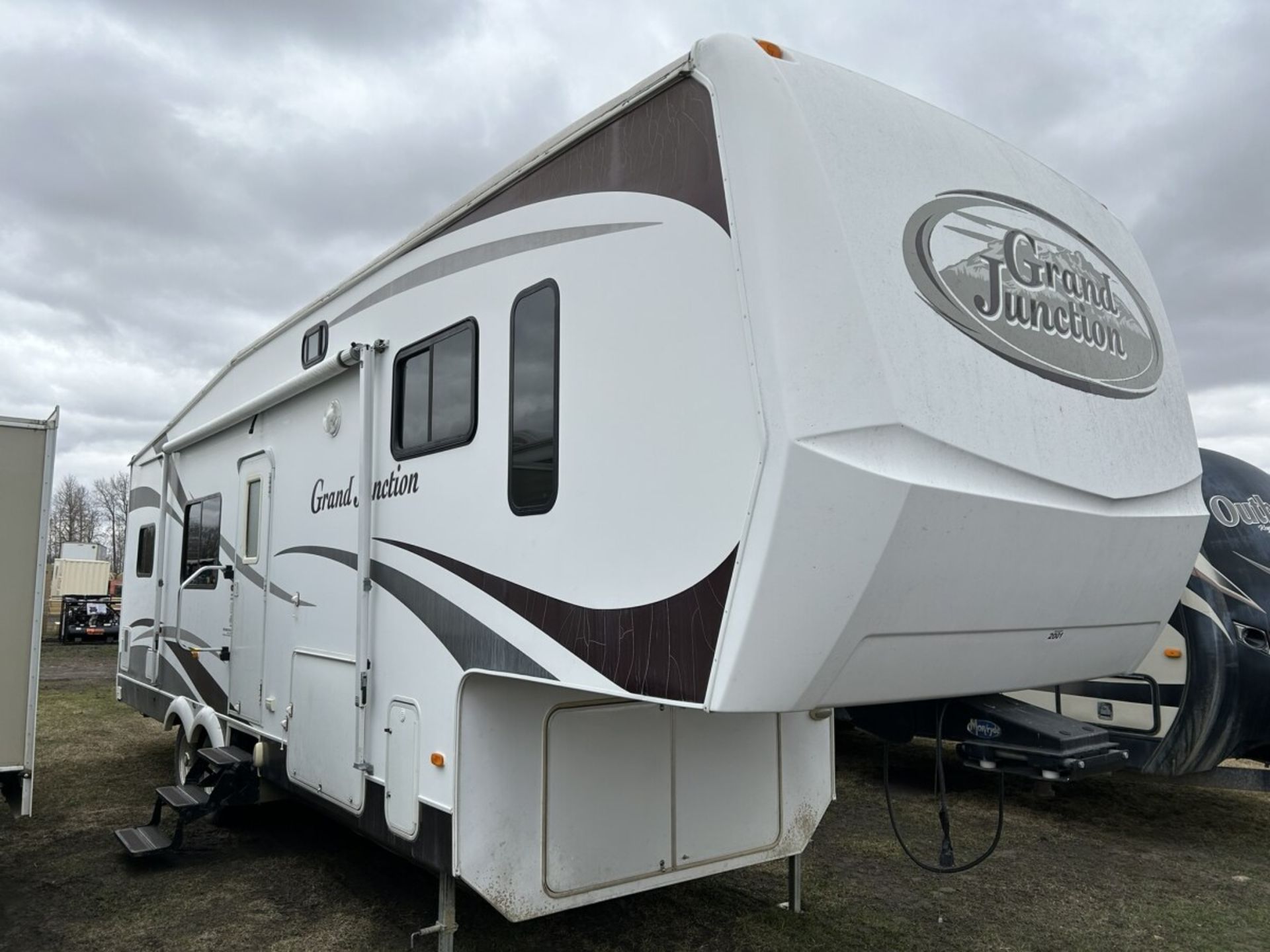 2007 GRAND JUNCTION 29DRK BY DUTCHMEN - DOUBLE SLIDE, AWNING, AC, REAR KITCHEN, FRONT QUEEN