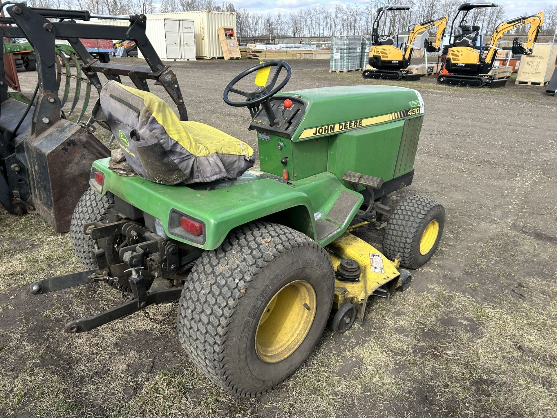 JOHN DEERE 430 DEISEL GARDEN TRACTOR. HYDROSTATIC, 2 SCV, POWER STEERING, FRONT AND MID PTO, 48" - Image 4 of 5