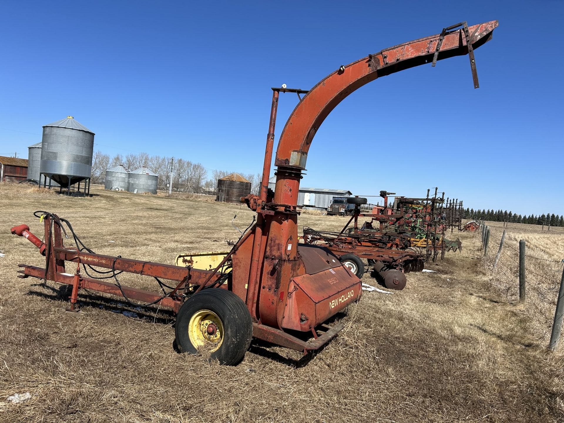**OFFSITE** NEW HOLLAND 890 SILAGE CUTTER S/N 266612 (CONTROL UNIT WITH OWNER AND WILL PROVIDE AT - Image 3 of 5