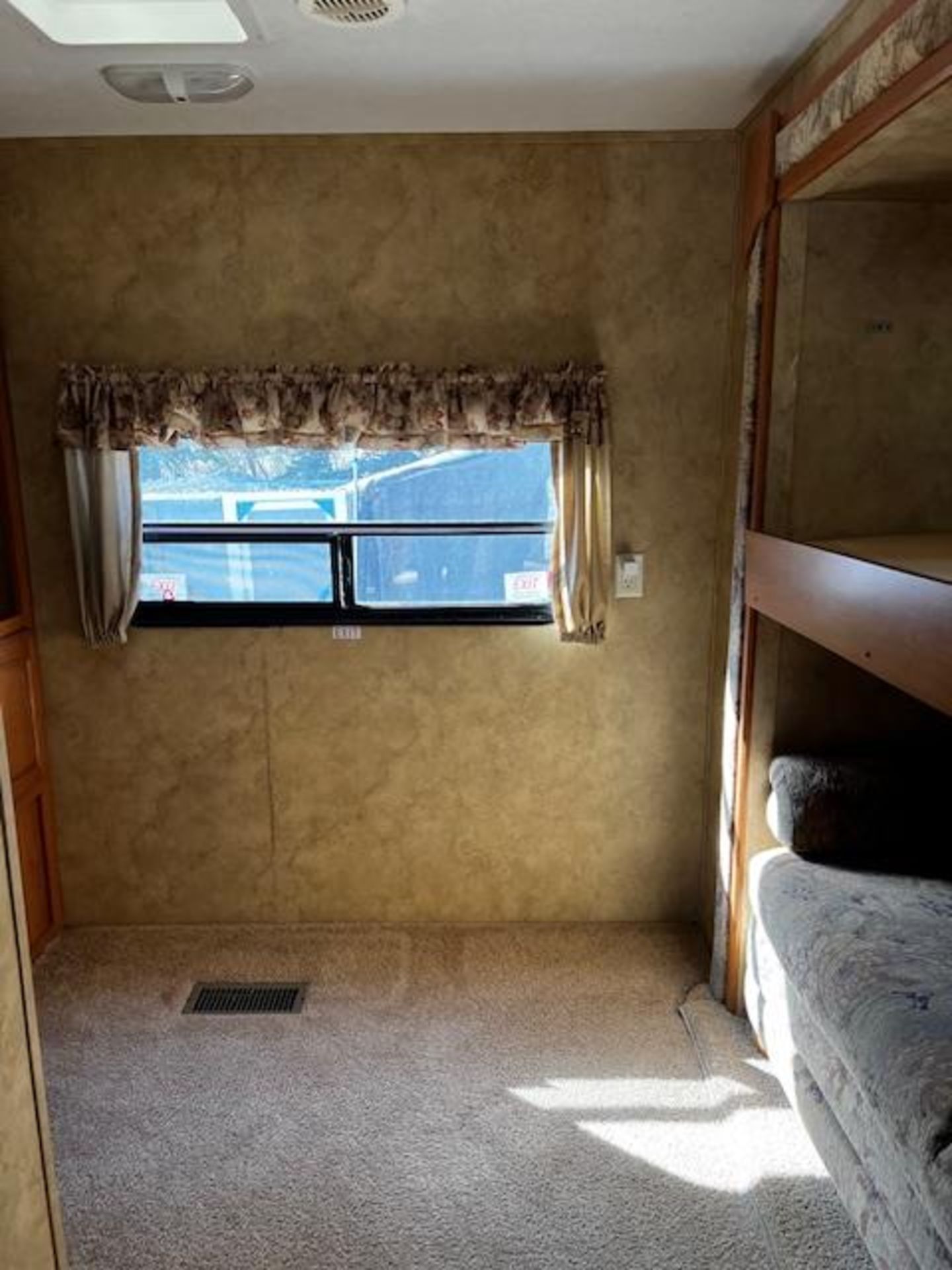 2008 COUGAR 304 VHS 30' TRAVEL TRAILER W/2 S/O, WINTERIZED, S/N: 4YDT304288C507042 - Image 14 of 20