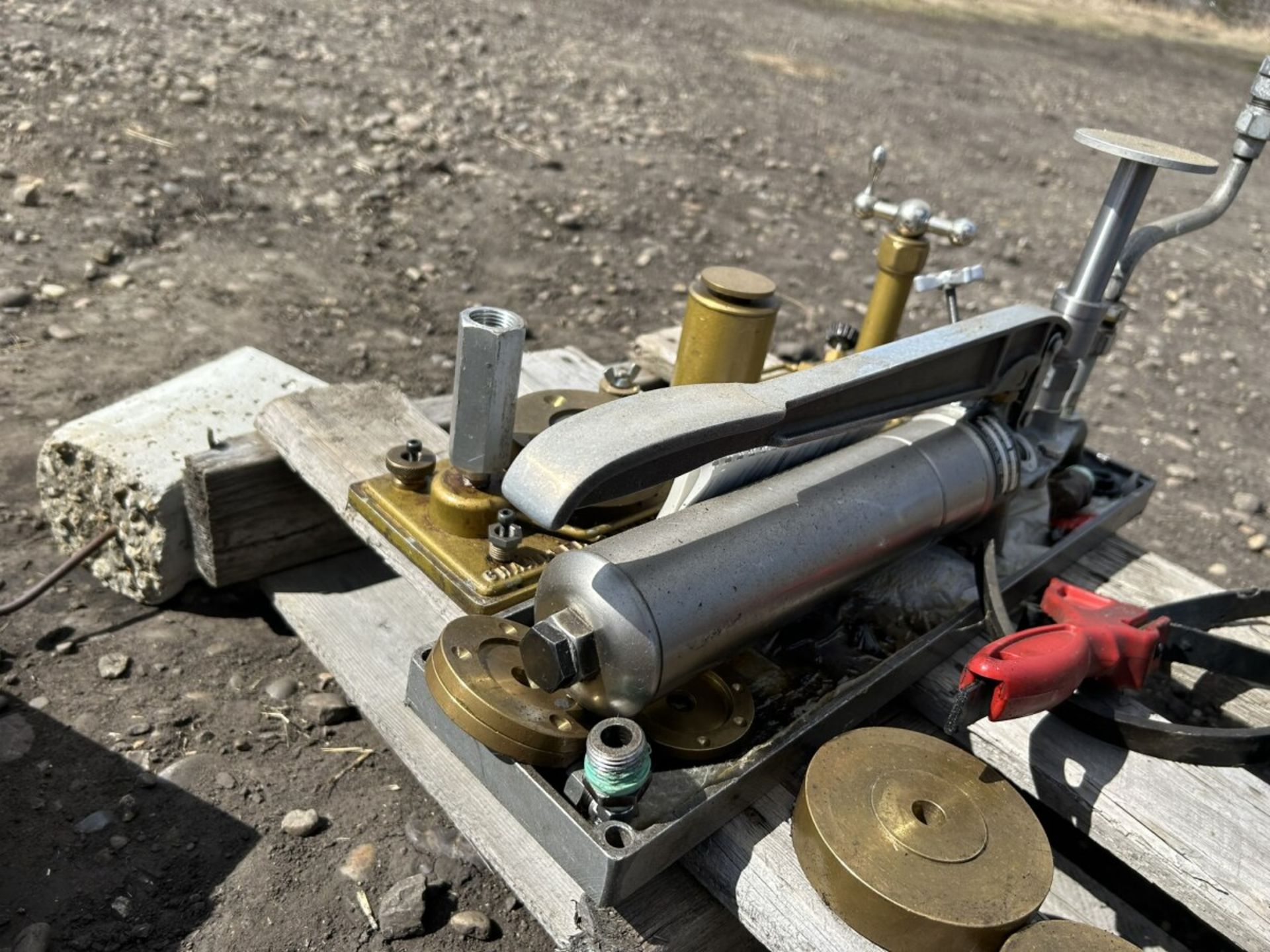 GAUGE EQUIPMENT: CHANDLER ENGINEERING CO. S/N: 9320, TWIN SEAL PRESSURE TEST UNIT S/N: 363-19 - Image 4 of 10