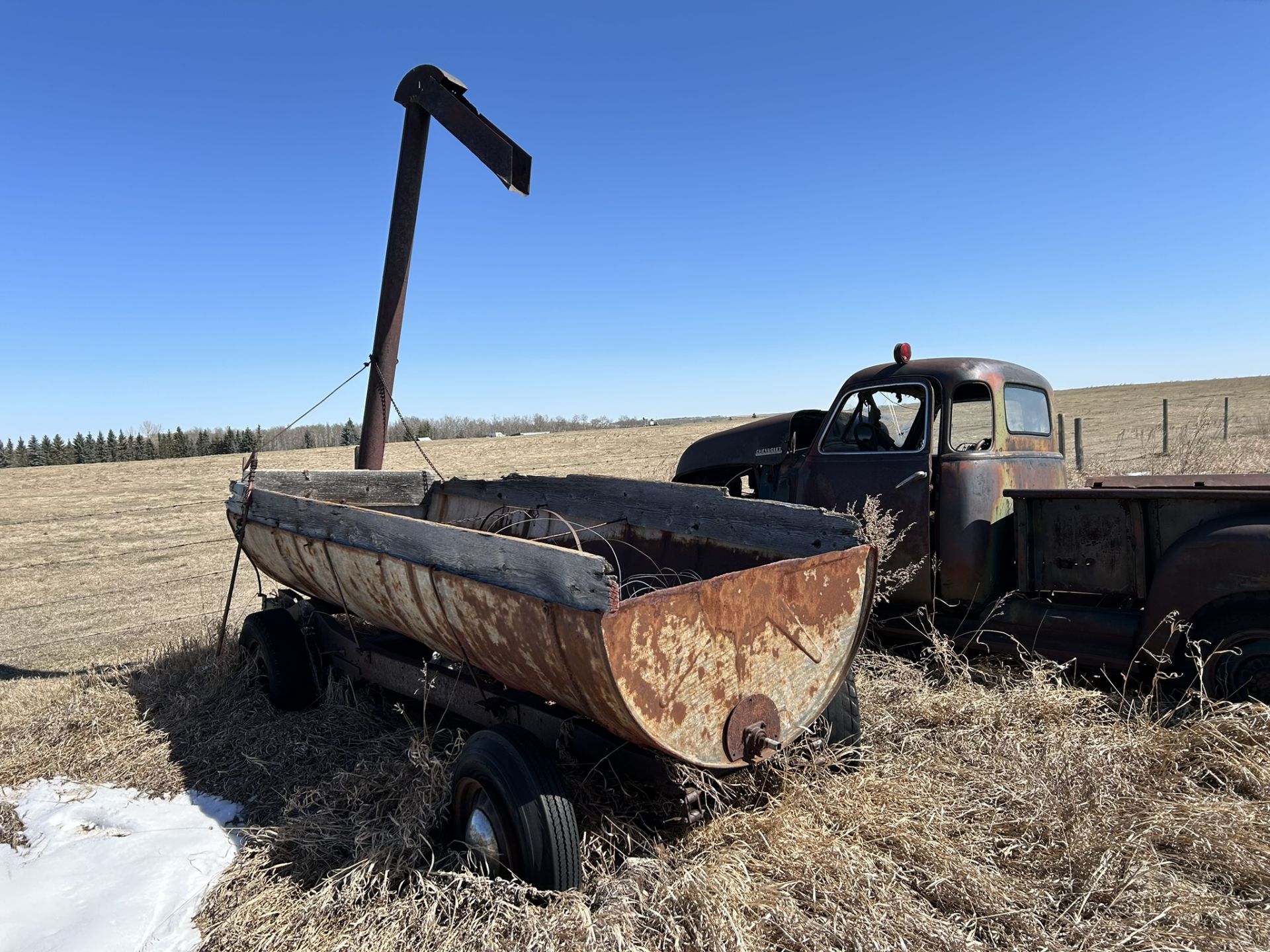 **OFFSITE** ANTIQUE CUSTOM GRAIN CART - LOCATED 40515 RANGE ROAD 245, CLIVE, AB, VEIWING AND REMOVAL
