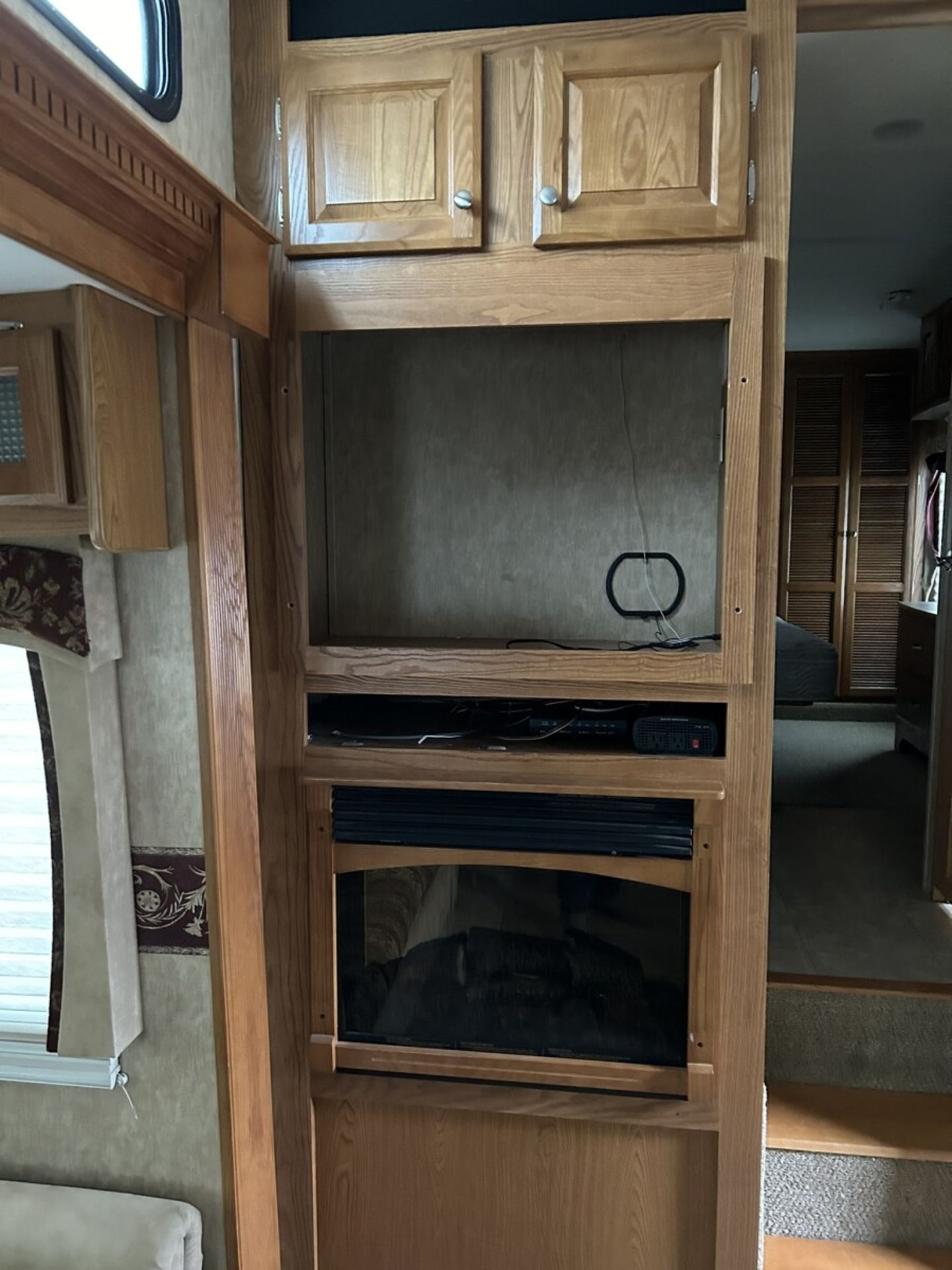 2007 GRAND JUNCTION 29DRK BY DUTCHMEN - DOUBLE SLIDE, AWNING, AC, REAR KITCHEN, FRONT QUEEN - Image 12 of 16