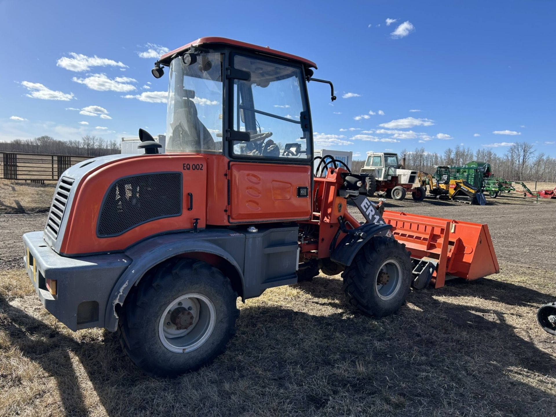 03-2020 EVERUN ER 12 ARTICULATING WHEEL LOADER W/ BUCKET & PALLET FORKS, 20.5/70-16 TIRES, POWER - Image 3 of 12